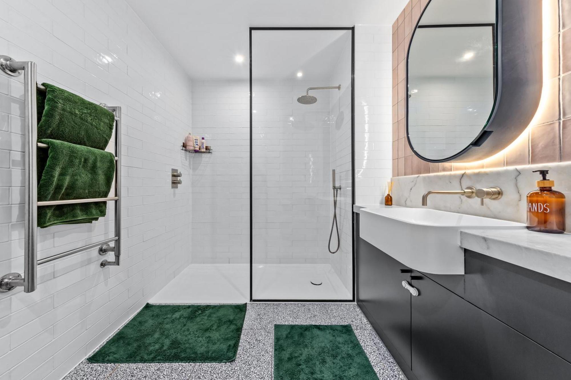 Central Stay-fabulous Ultra-central Luxury Designer Two Bedroom-pool-gym-full Ac London