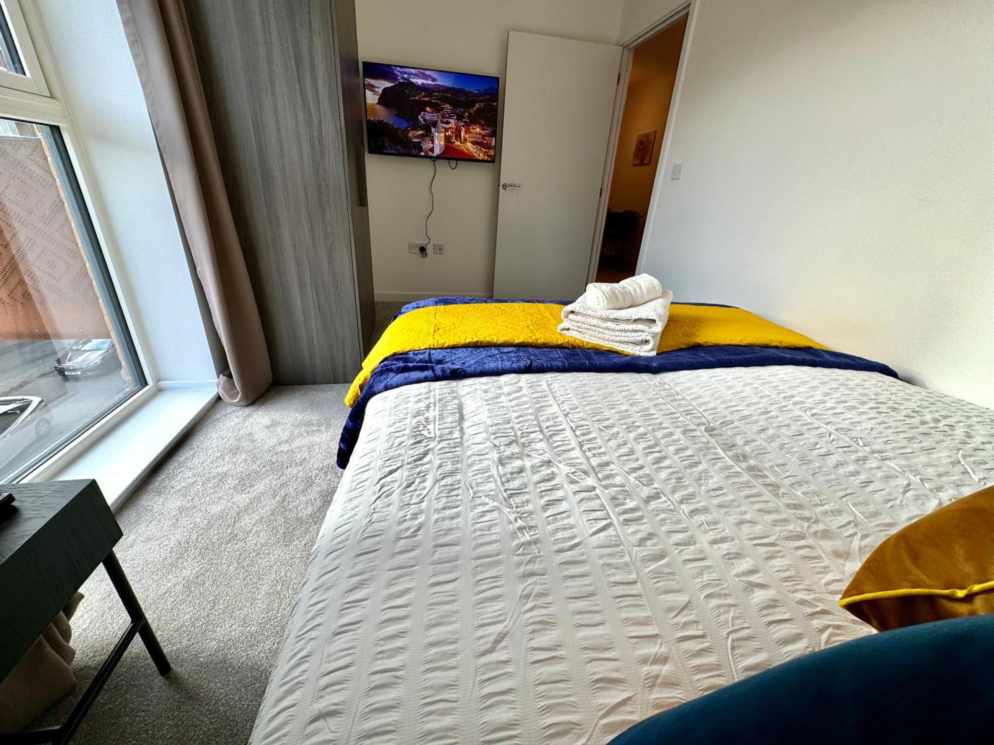 3bedroom, 2bathroom, Balcony,luxury Flat Westfield London