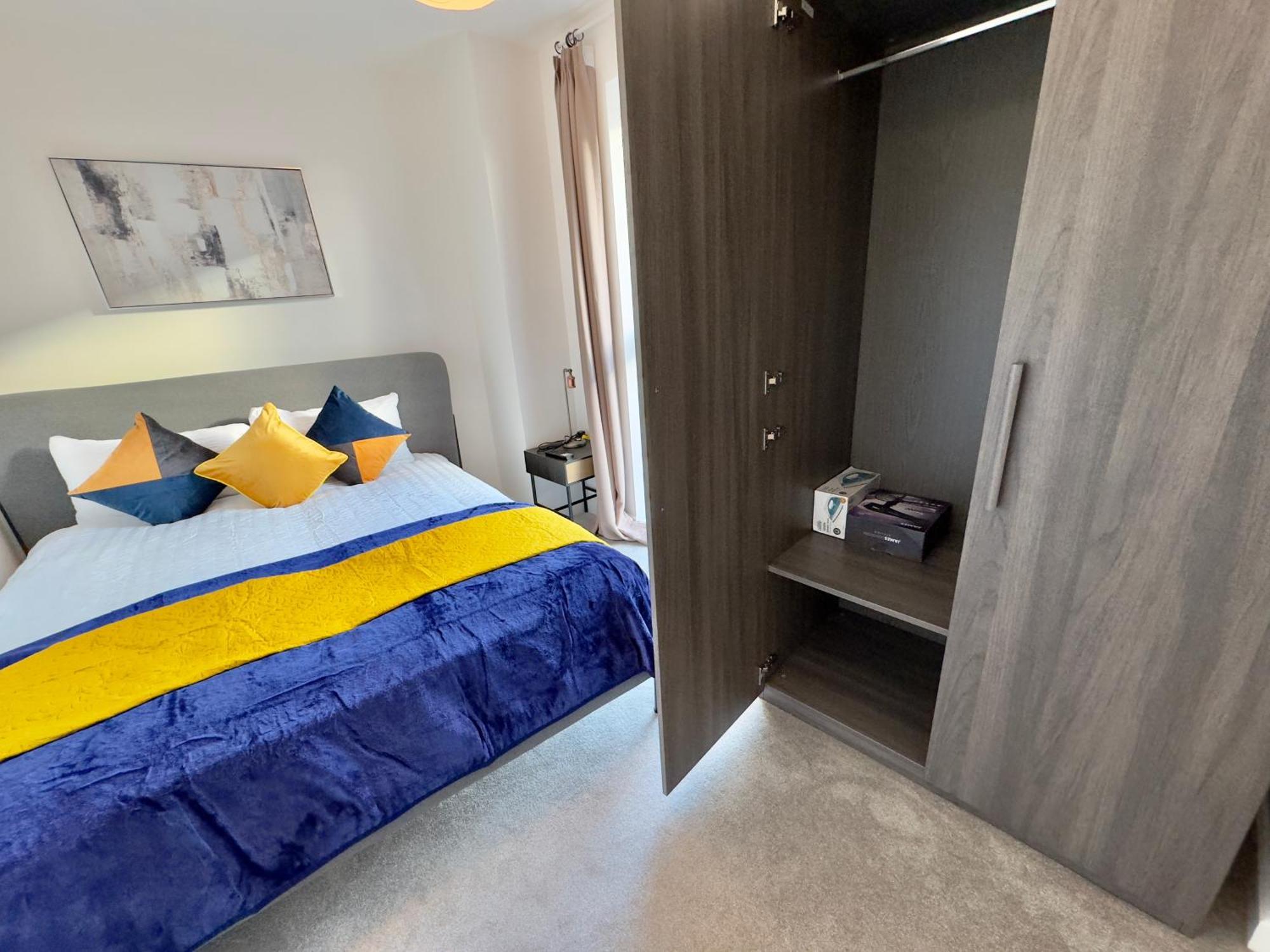Apartment 3bedroom, 2bathroom, Balcony,luxury Flat Westfield *