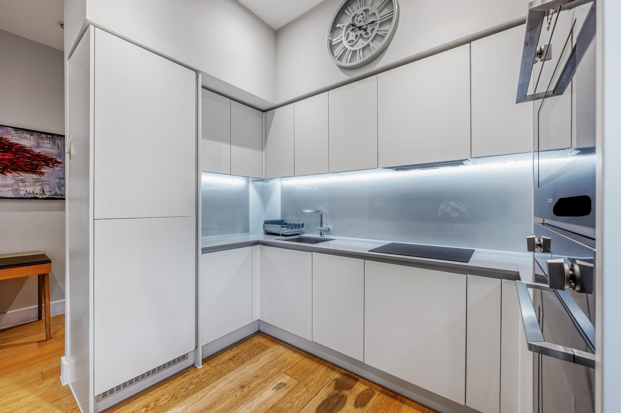 Apartment Large Modern One Bedroom *