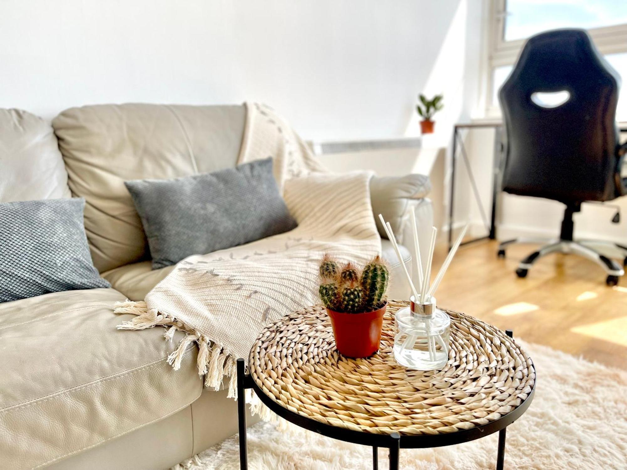 Paddington Flat Close To Station With Patio * Londen