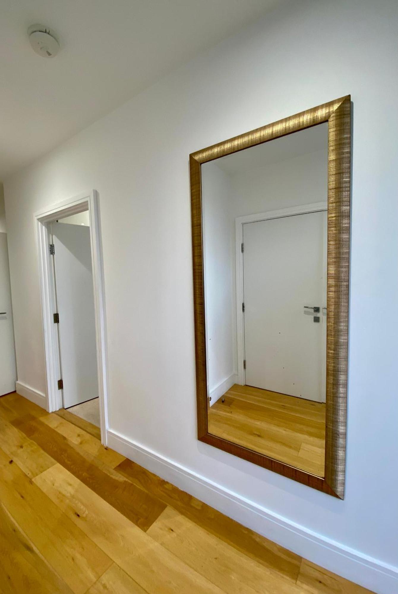 Spacious 2 Bedroom Penthouse Retreat Apartment London