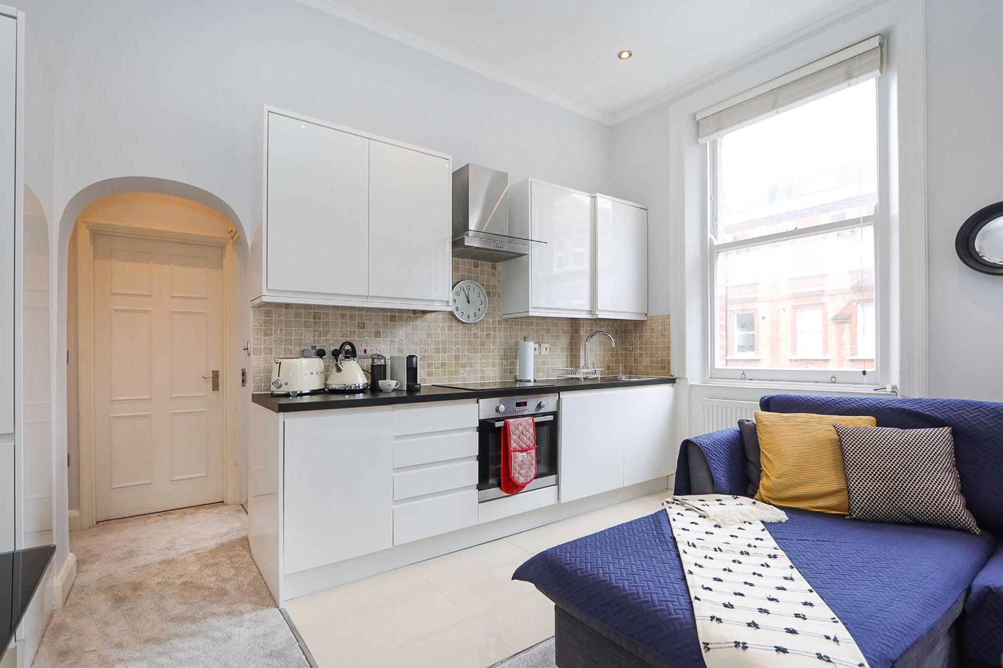 Cosy Kensington Flat, 2 Min To Tube Londen
