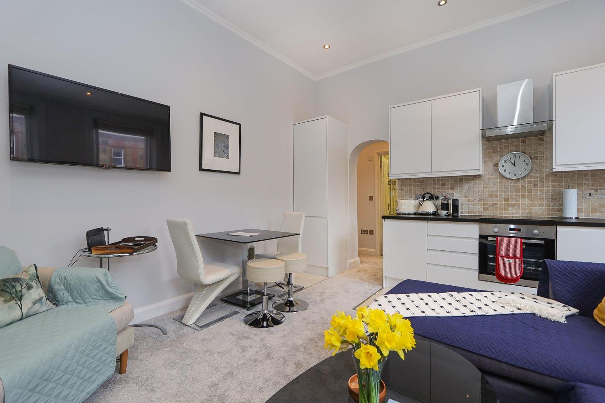 Cosy Kensington Flat, 2 Min To Tube * Londen