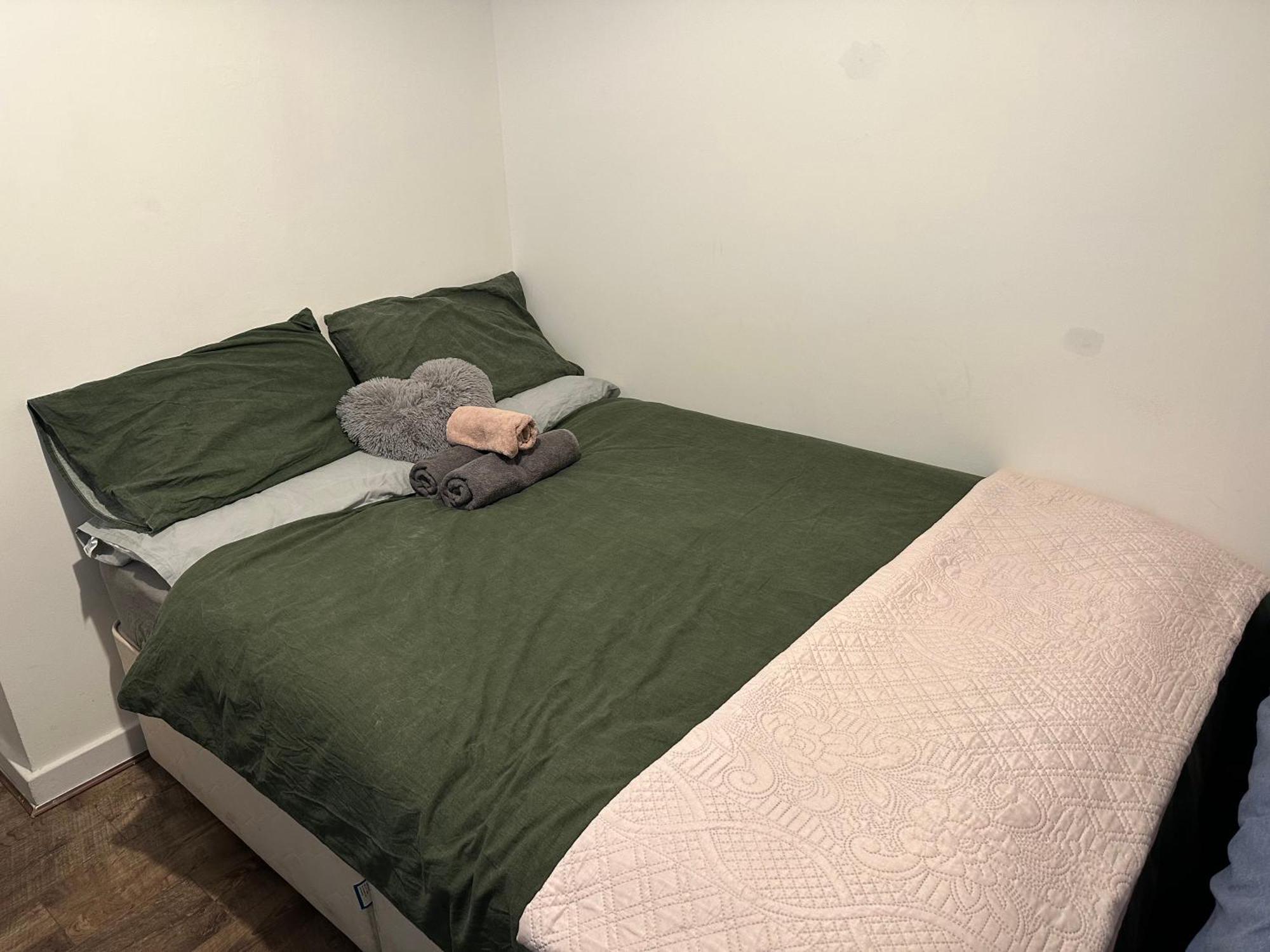 Wembley Area Serviced Apartments, 15mins To Central Apartment *