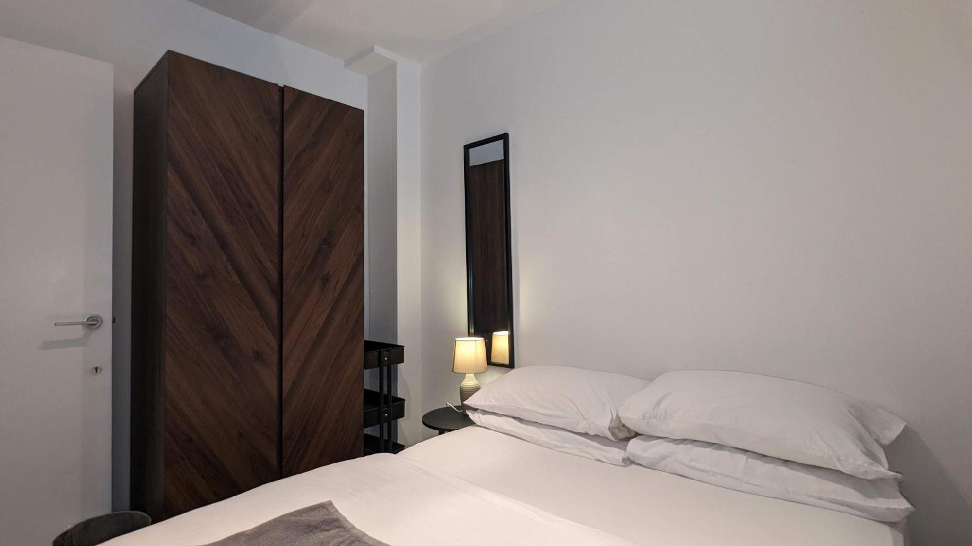 Charming & Quaint Old Compton - Quiet Guests Only Allowed, No Parties Allowed, Over 25 Years Old Or Families Apartment