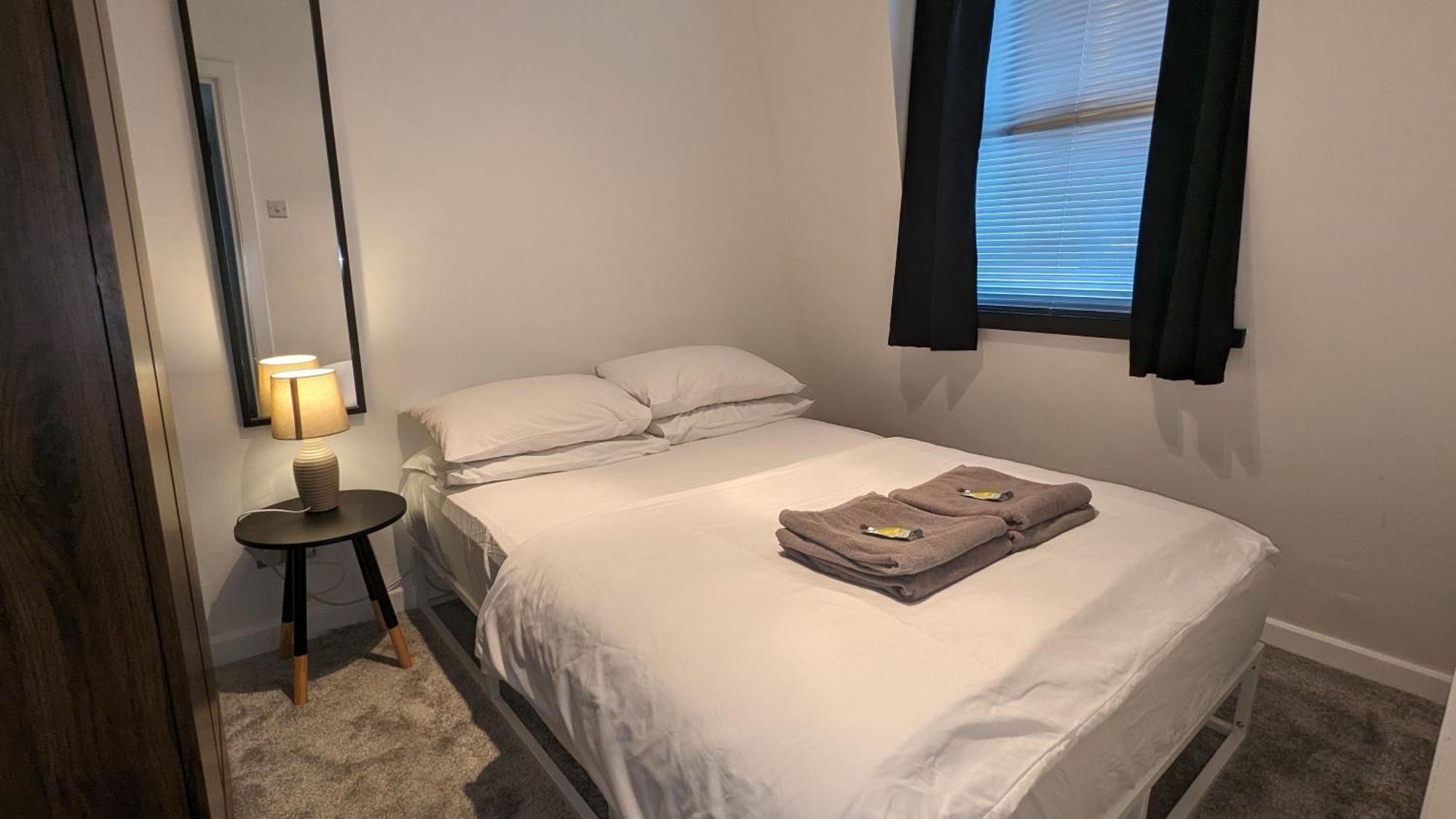 Charming & Quaint Old Compton - Quiet Guests Only Allowed, No Parties Allowed, Over 25 Years Old Or Families *