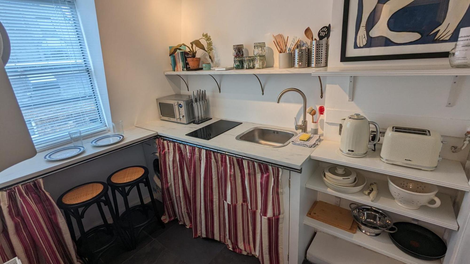 Charming & Quaint Old Compton - Quiet Guests Only Allowed, No Parties Allowed, Over 25 Years Old Or Families Apartment London