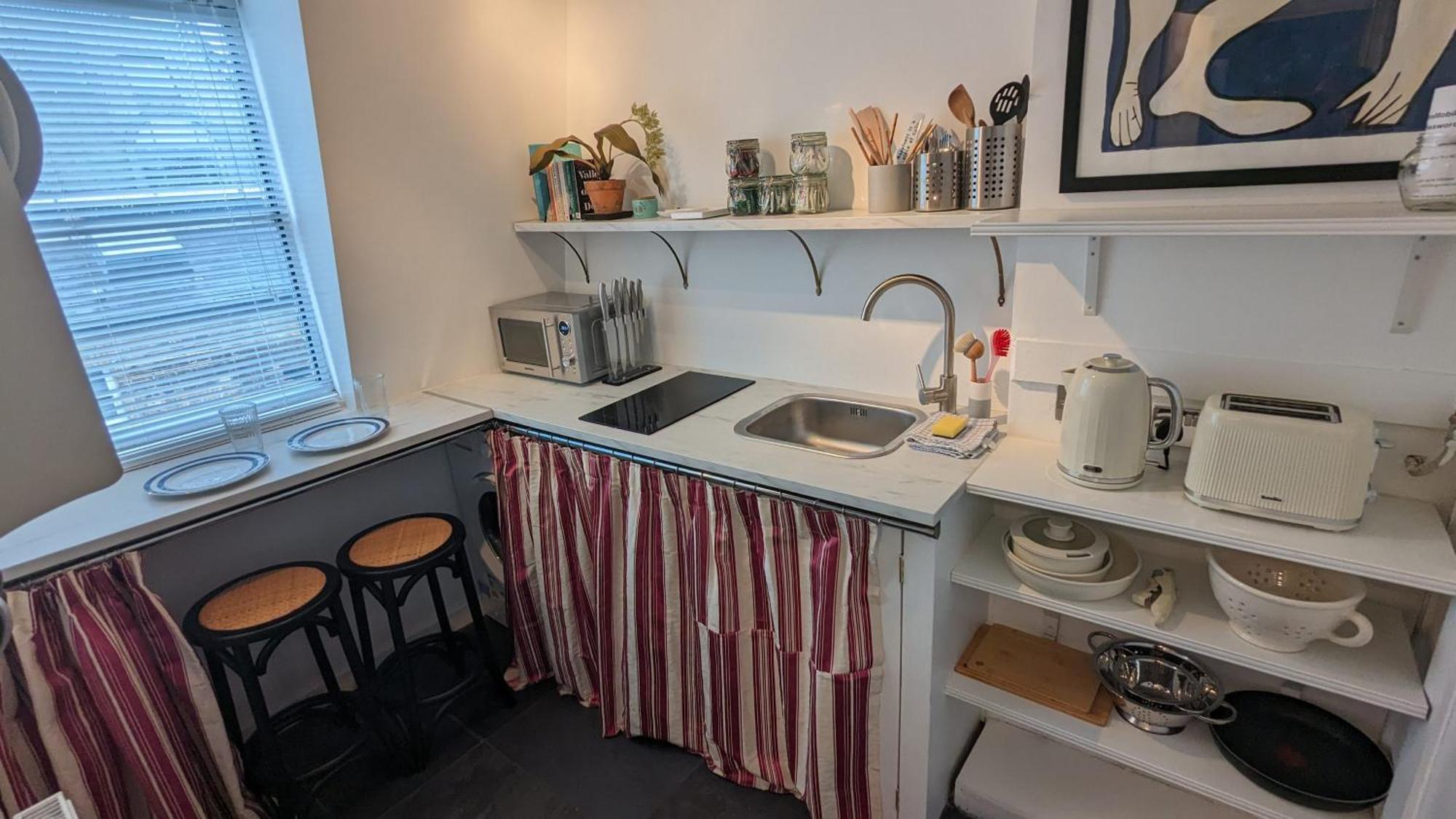 Charming & Quaint Old Compton - Quiet Guests Only Allowed, No Parties Allowed, Over 25 Years Old Or Families Apartment London