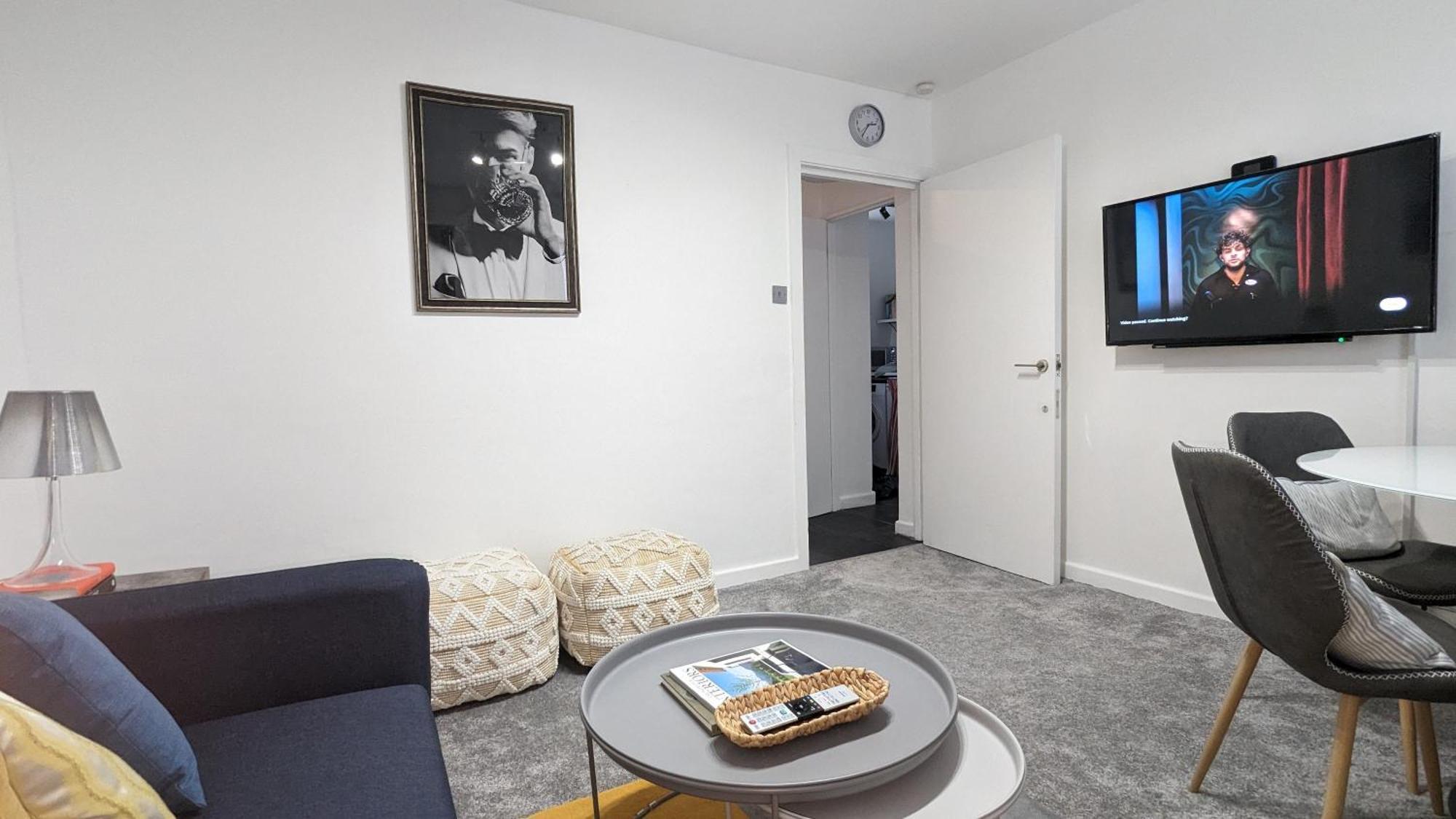 Apartment Charming & Quaint Old Compton - Quiet Guests Only Allowed, No Parties Allowed, Over 25 Years Old Or Families London