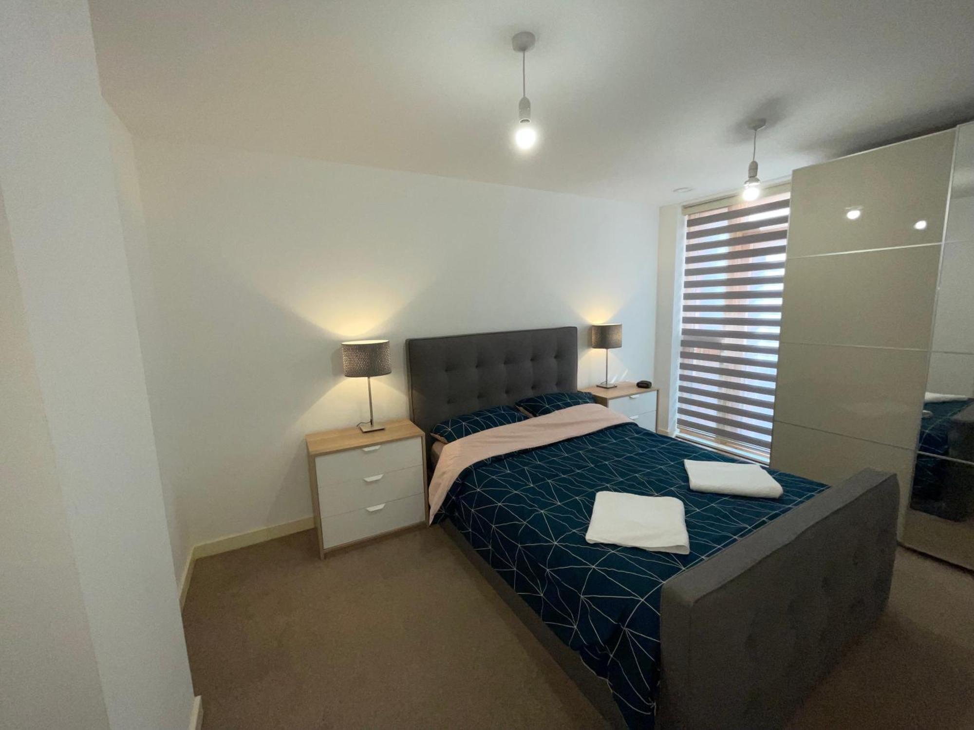 Apartment Spacious 2 Bedroom Modern Flat & Parking *