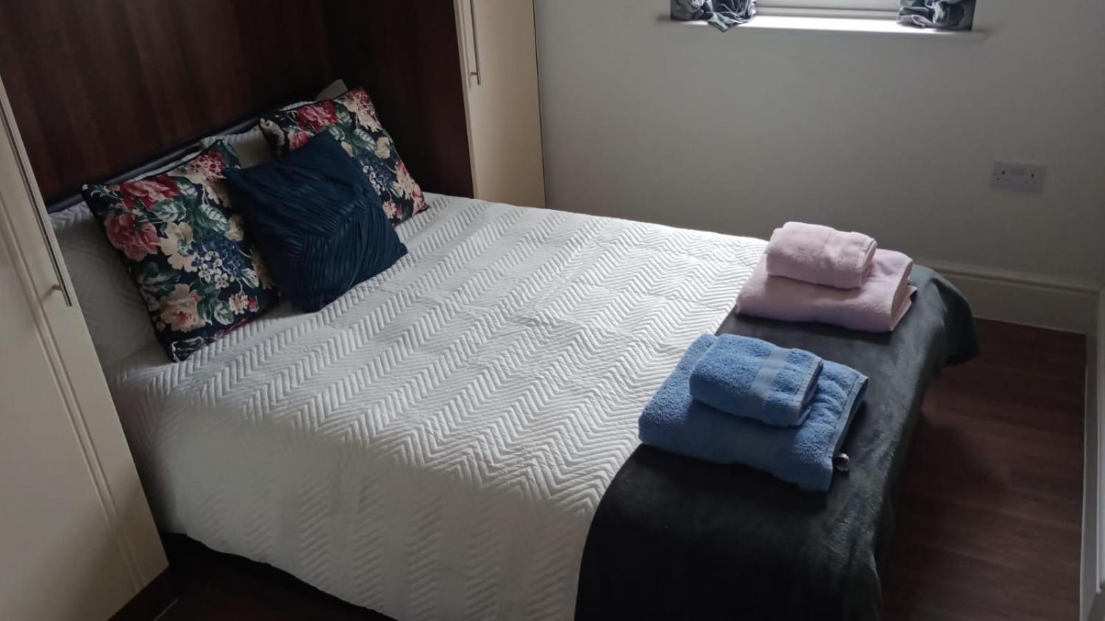 Notting Hill Next Door Bedroom In The Share Flat London