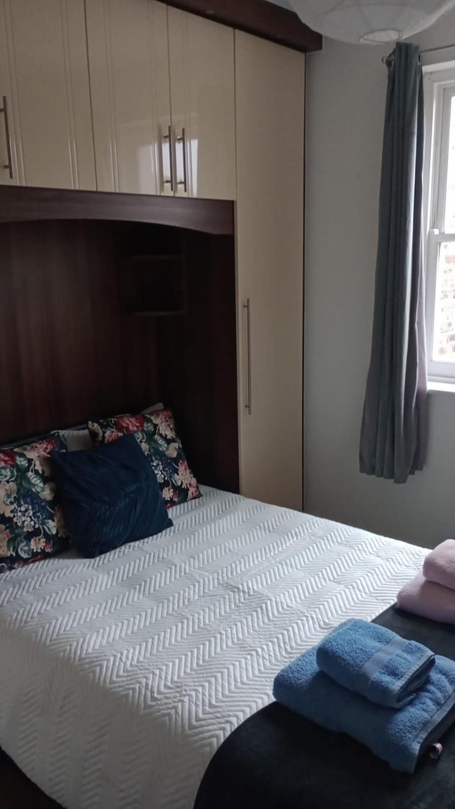 Gasthof Notting Hill Next Door Bedroom In The Share Flat London