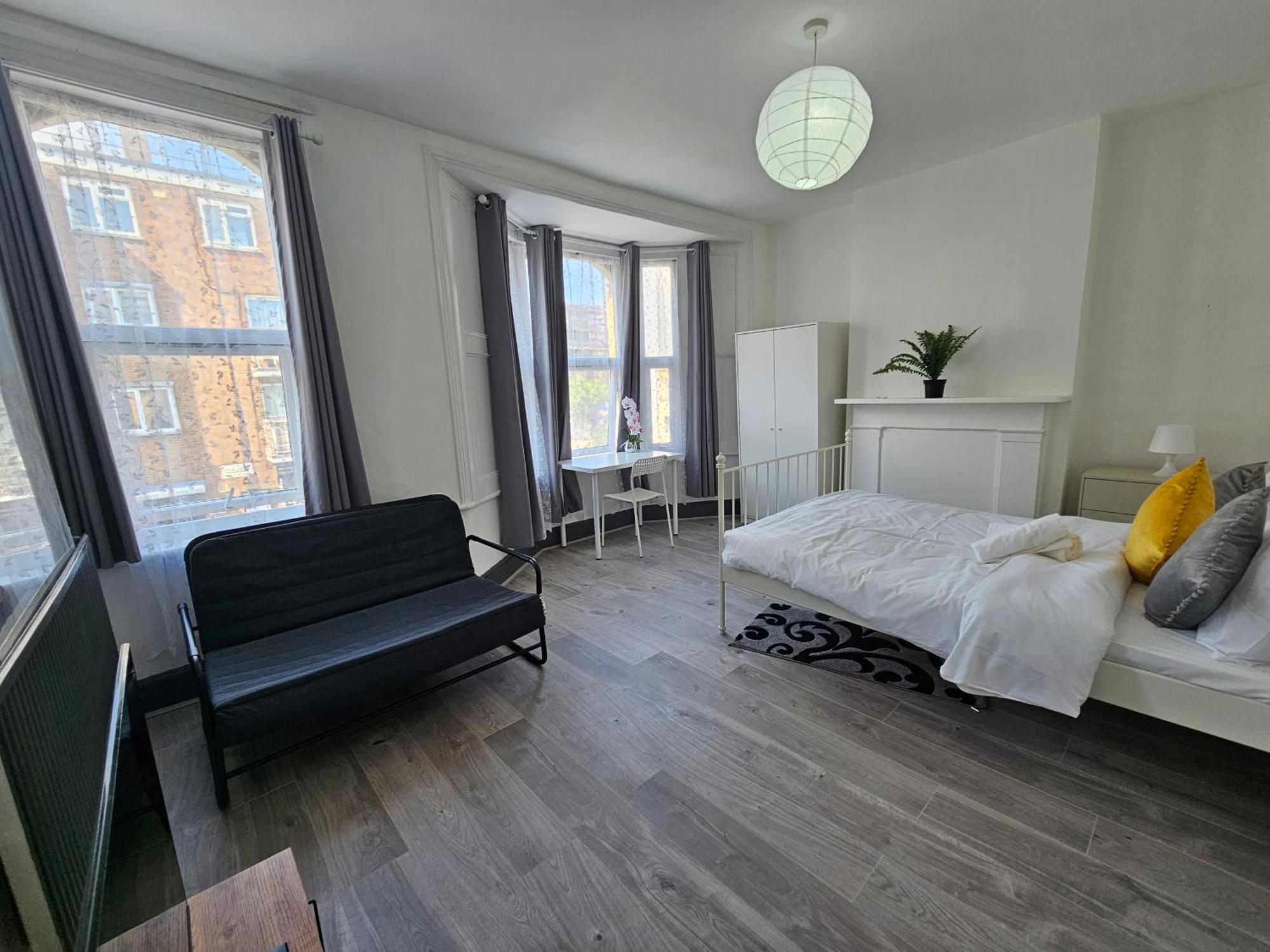 Family Near Queen Mary College * London