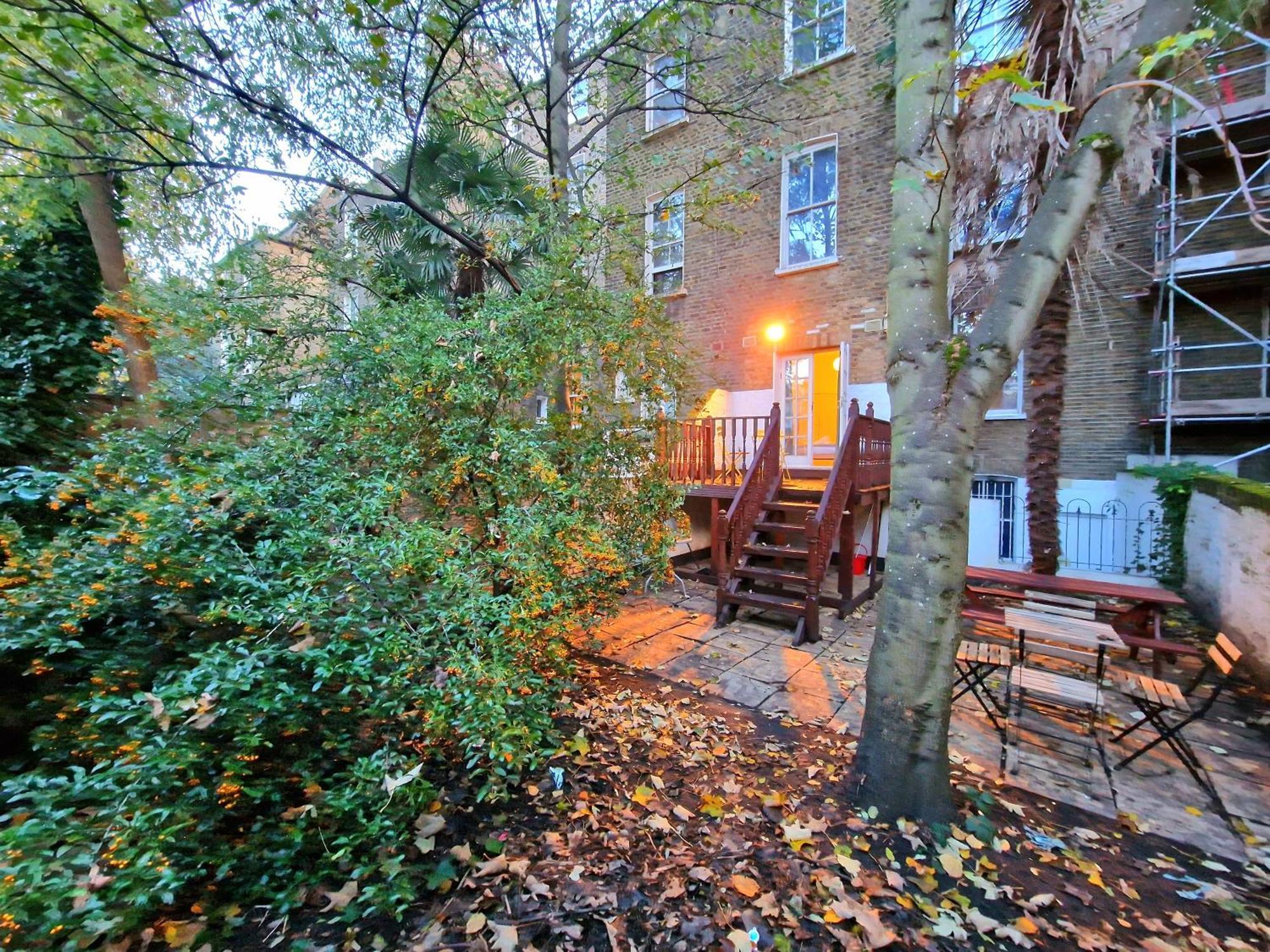 Leilighet Lovely Ground Floor With High Ceiling And A Private Garden By Earl's Court Station