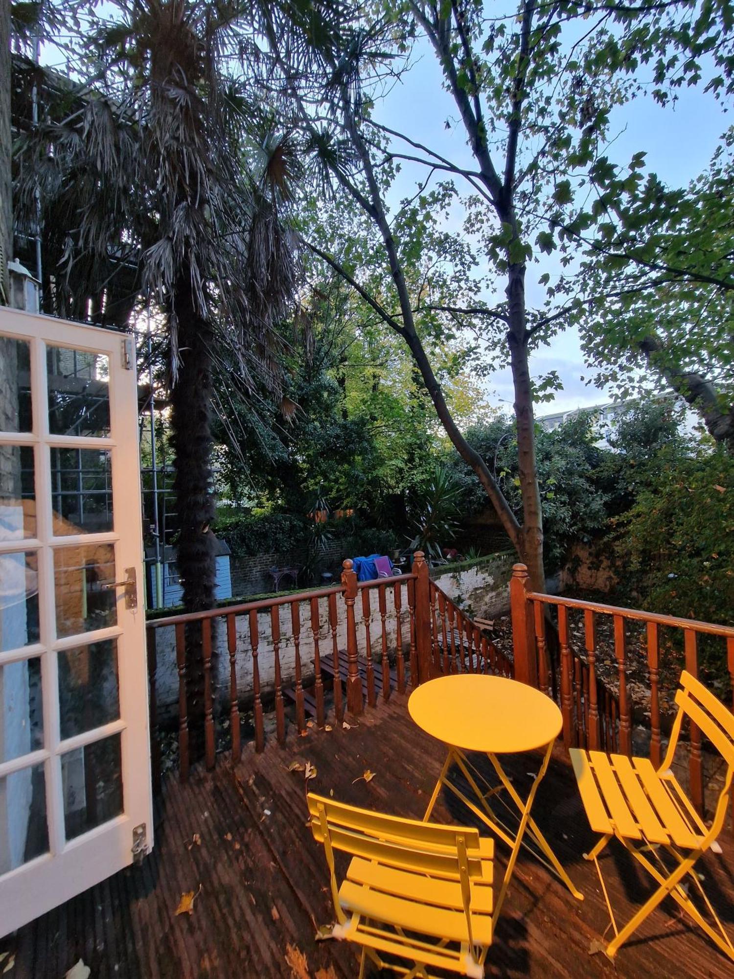 Lovely Ground Floor With High Ceiling And A Private Garden By Earl's Court Station Leilighet