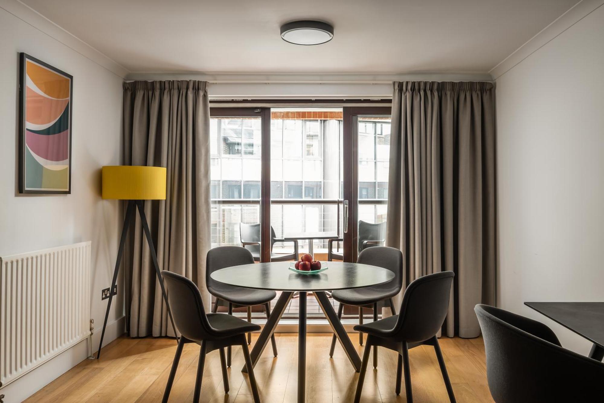 Monarch House - Serviced - Kensington * Londres