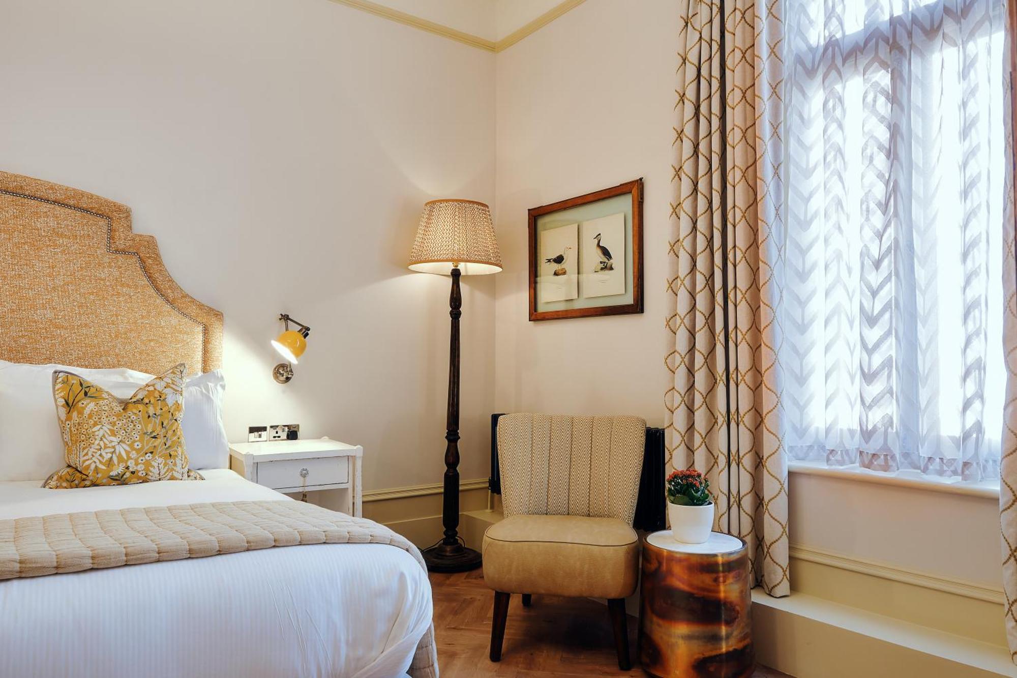 Inn The Black Lion Pub & Boutique