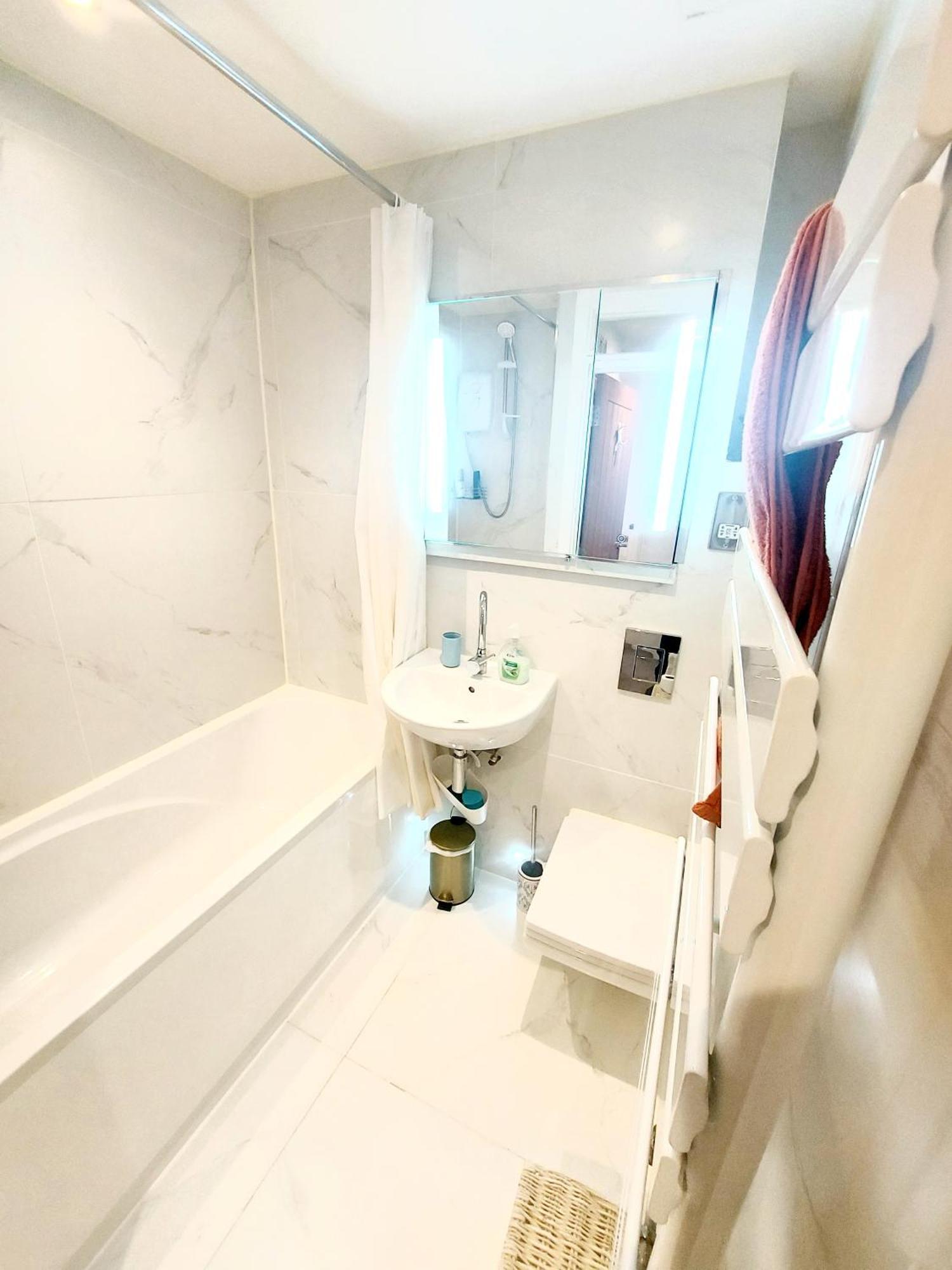 Сasa de vacaciones Free Parking - 4 Bed - 3 Bath - Sofa Bed - Digital Lock Entry Londres