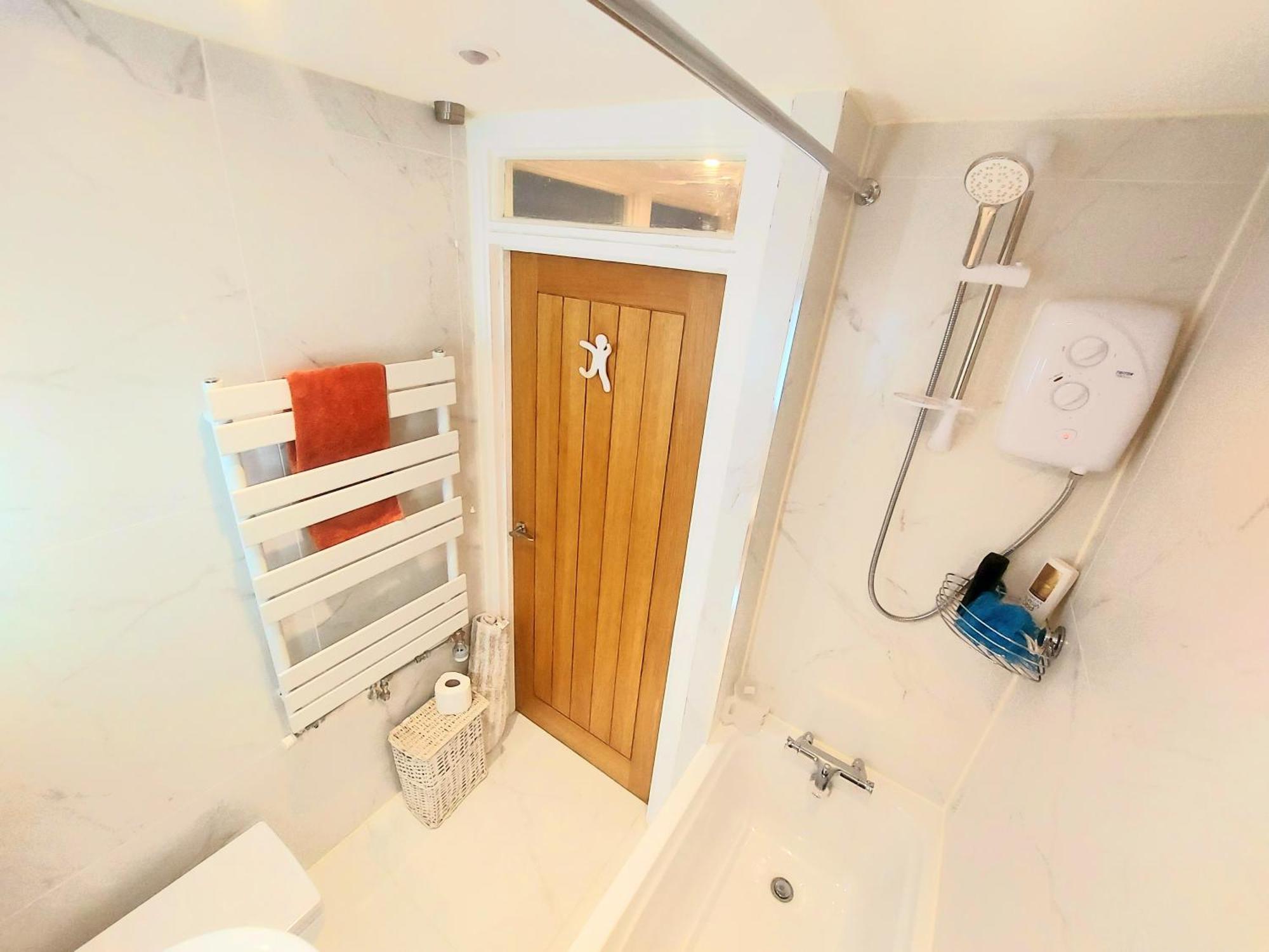 Free Parking - 4 Bed - 3 Bath - Sofa Bed - Digital Lock Entry Londen