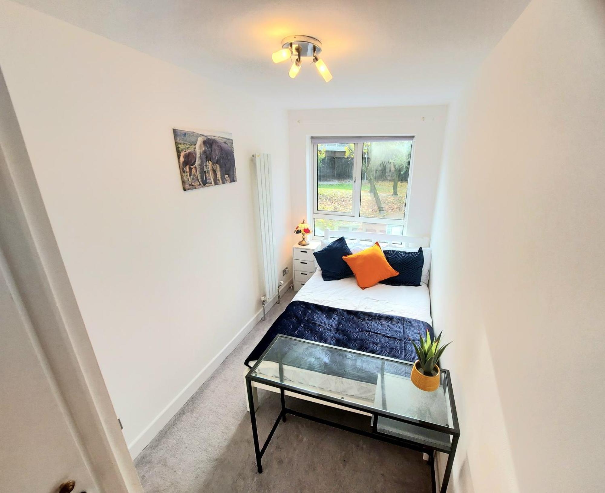 Free Parking - 4 Bed - 3 Bath - Sofa Bed - Digital Lock Entry Vakantiehuis *