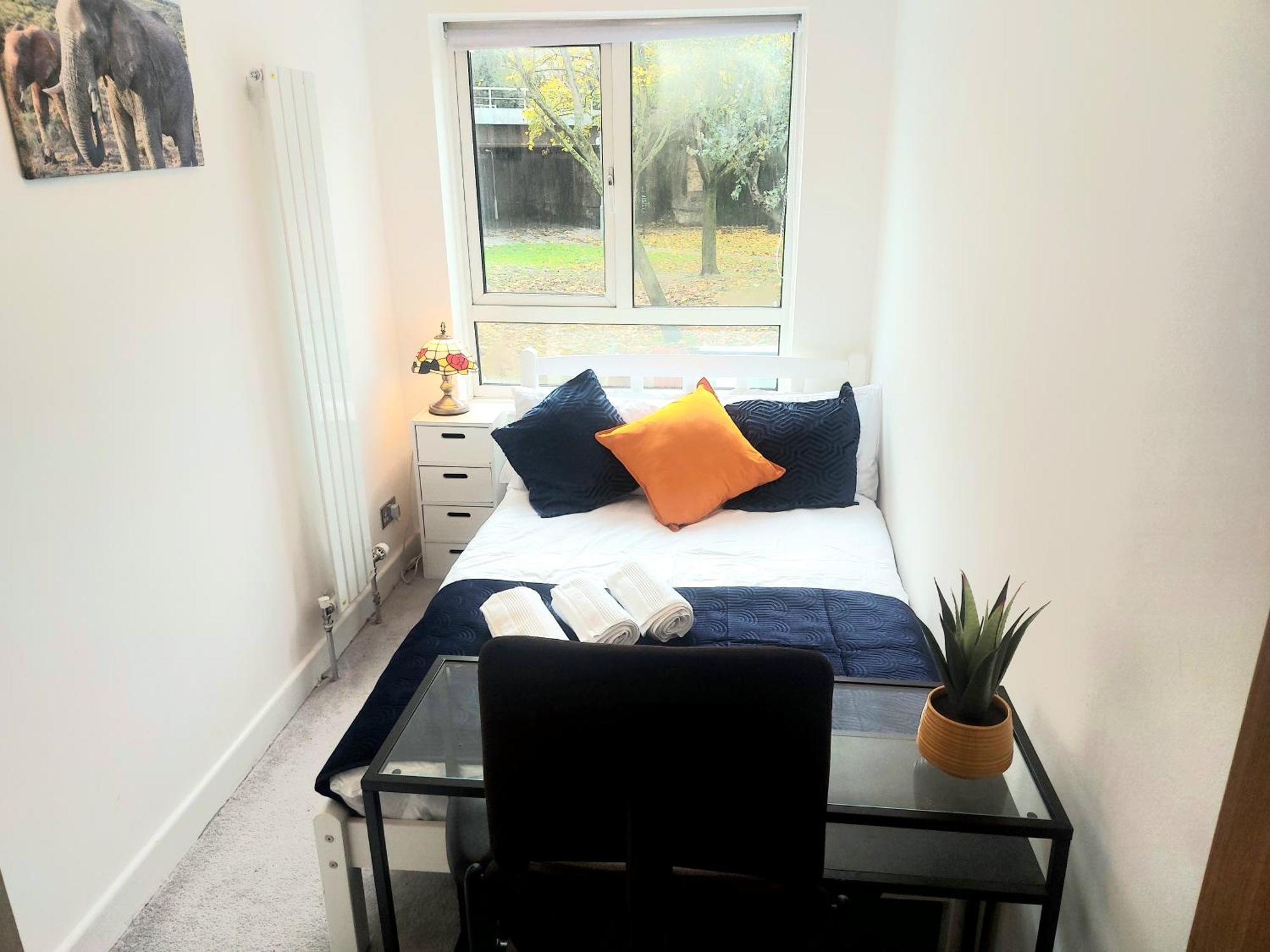 Free Parking - 4 Bed - 3 Bath - Sofa Bed - Digital Lock Entry * Londen