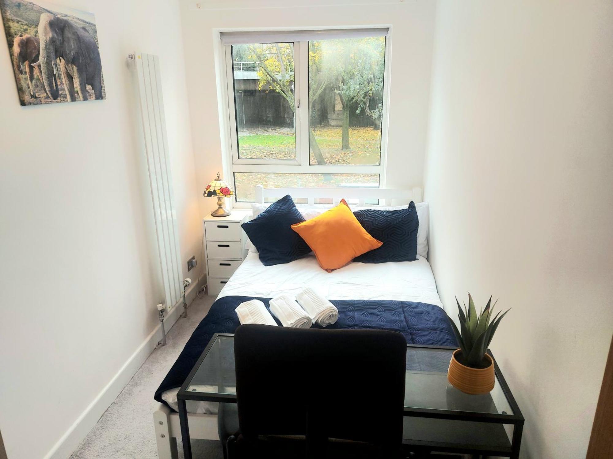 Free Parking - 4 Bed - 3 Bath - Sofa Bed - Digital Lock Entry Vakantiehuis
