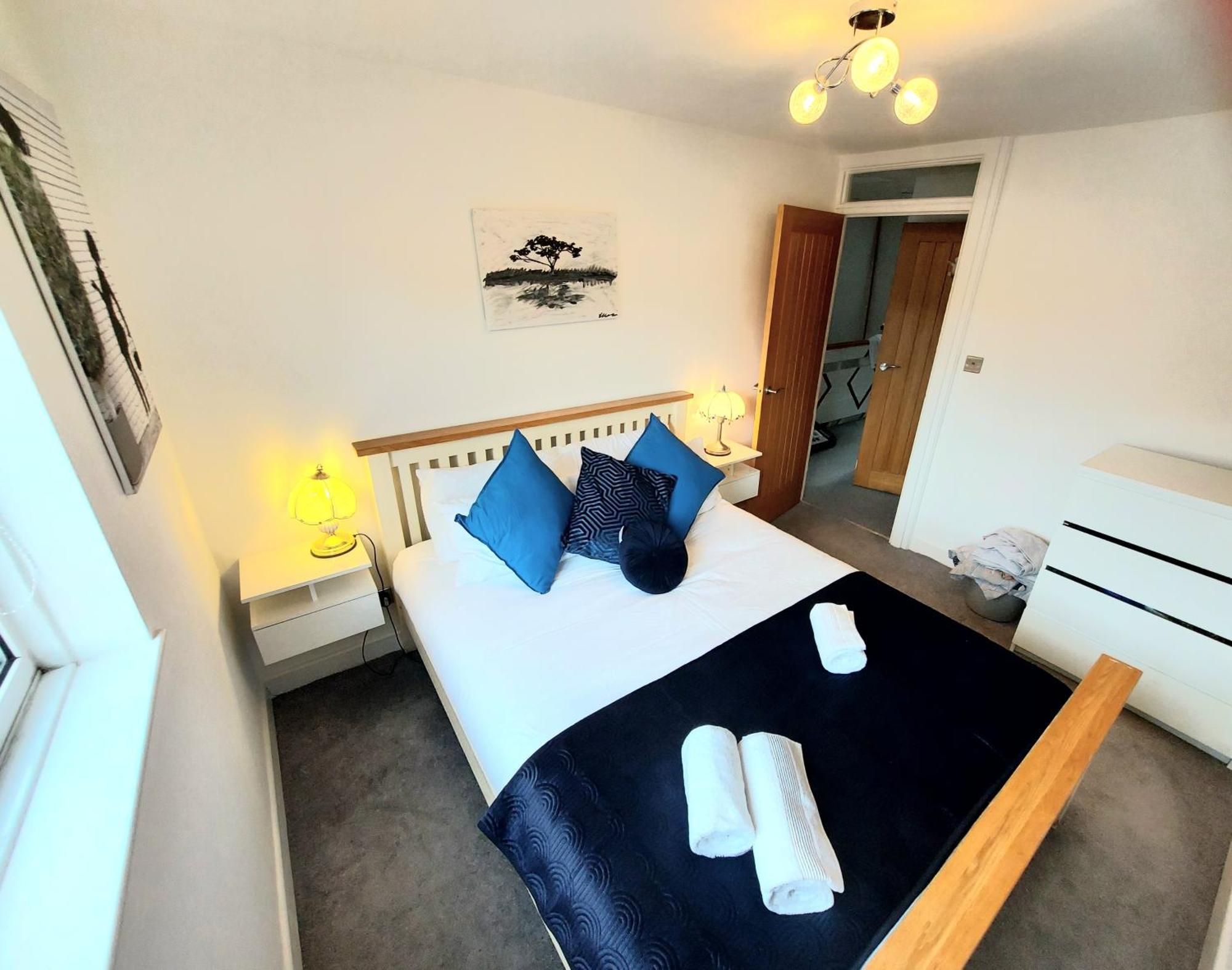 Free Parking - 4 Bed - 3 Bath - Sofa Bed - Digital Lock Entry * Londen