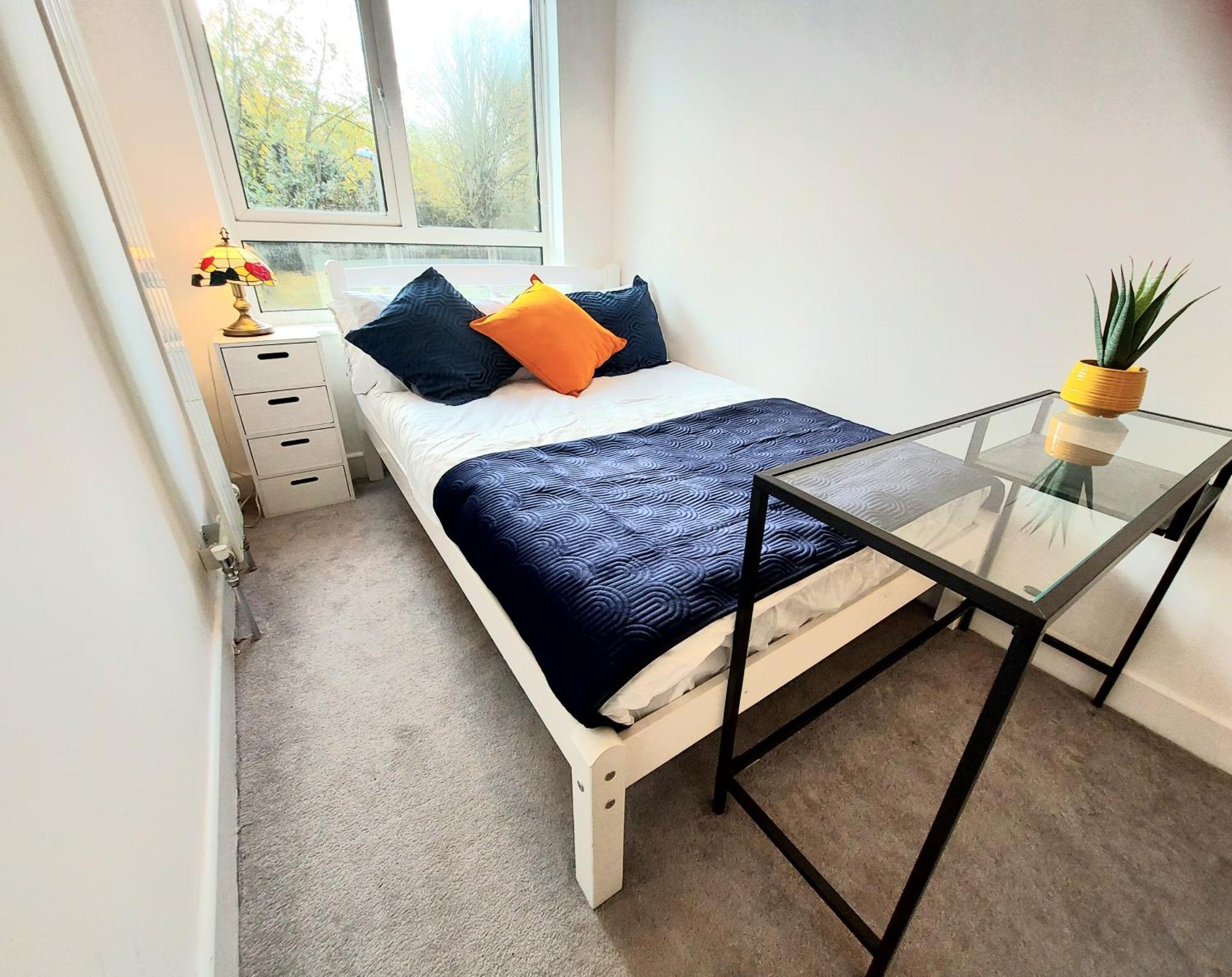 Free Parking - 4 Bed - 3 Bath - Sofa Bed - Digital Lock Entry Vakantiehuis *