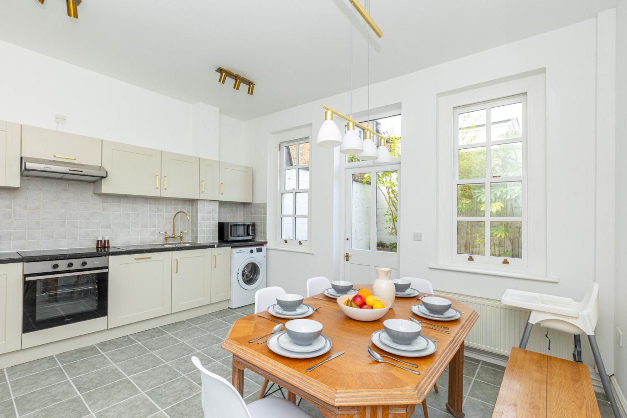 Spacious 4br 3-storey Townhouse In Lively Deptford * London