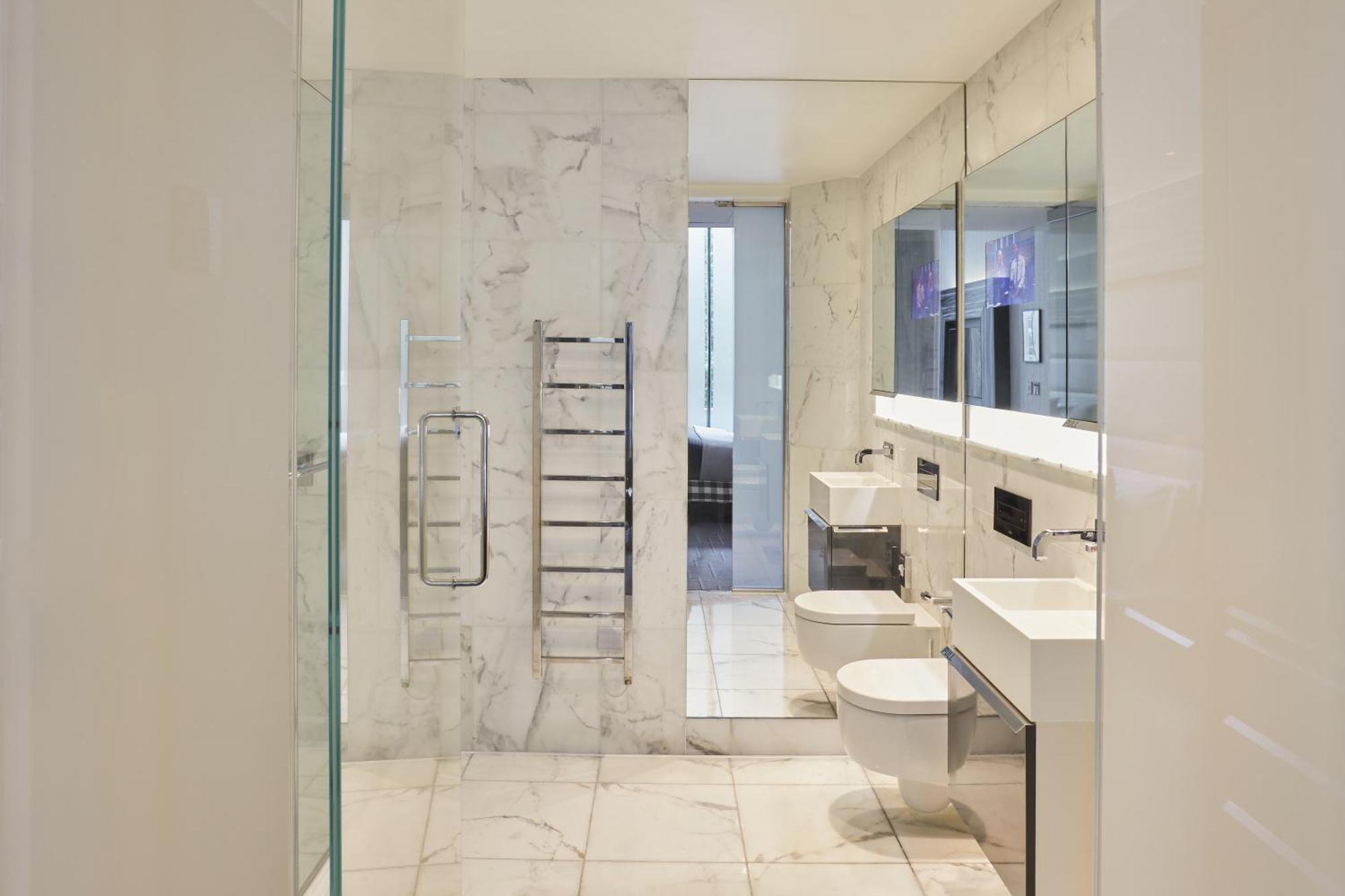 Eccleston Square 4*