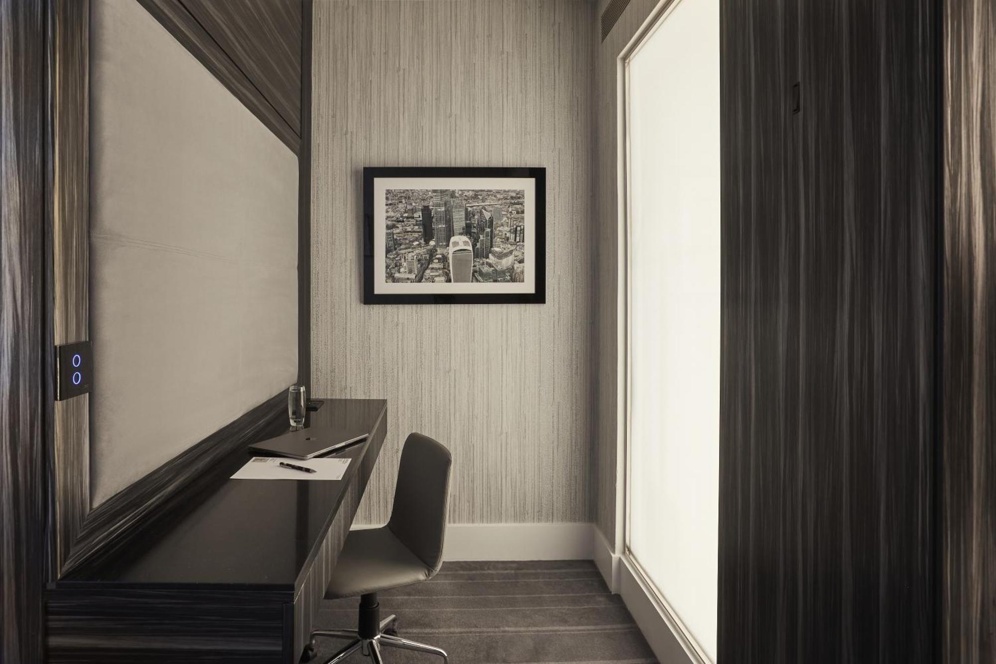 Hotel Eccleston Square 4*