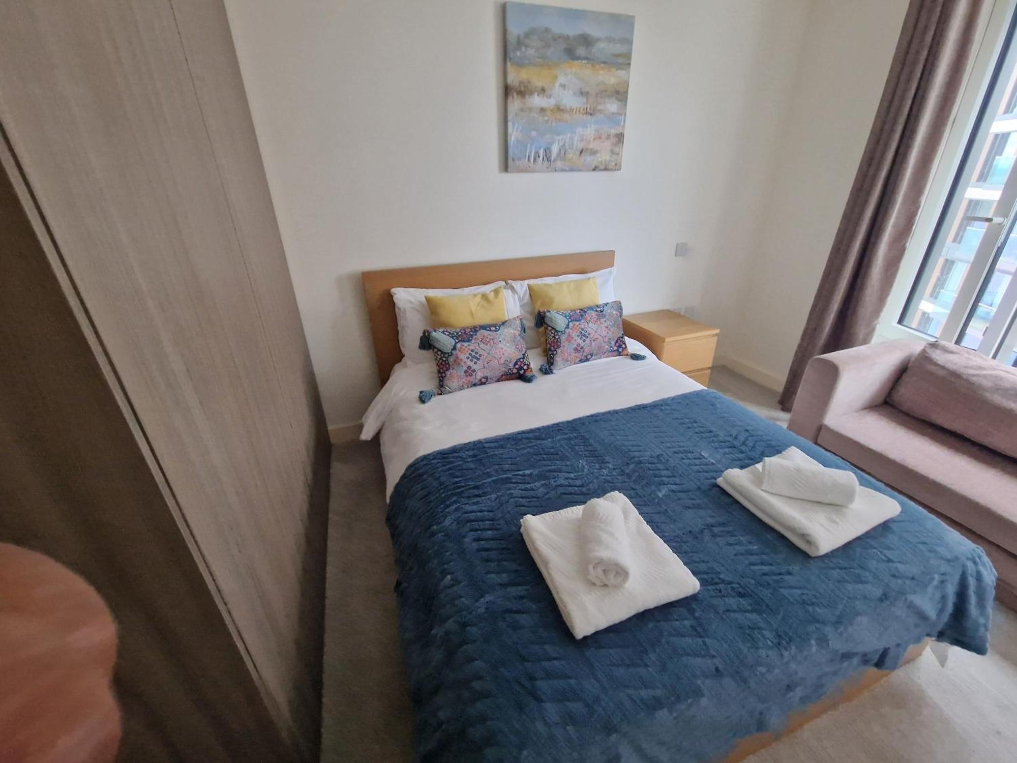 Lt Riverview East Greenwich * London