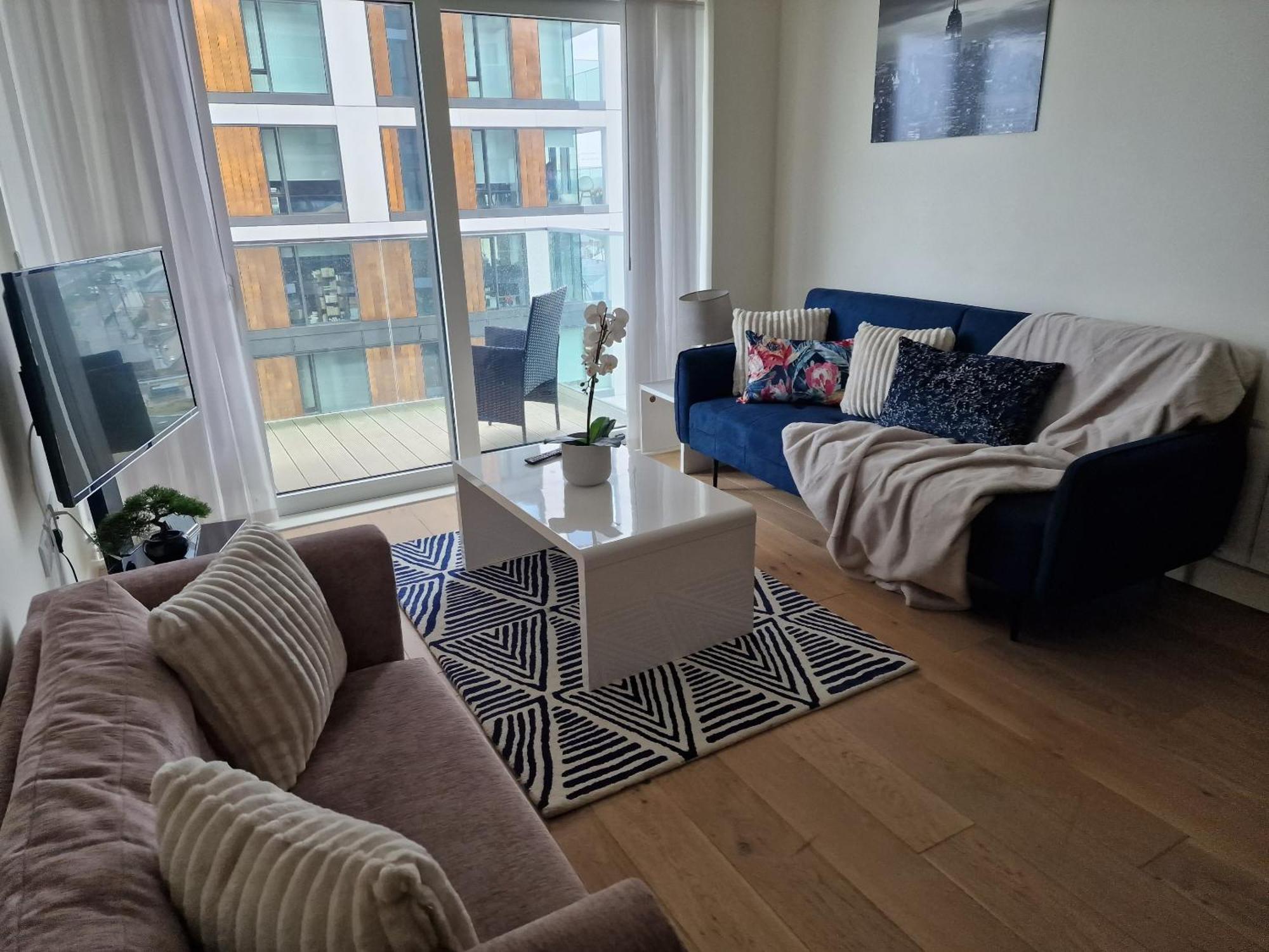 Lt Riverview East Greenwich * London