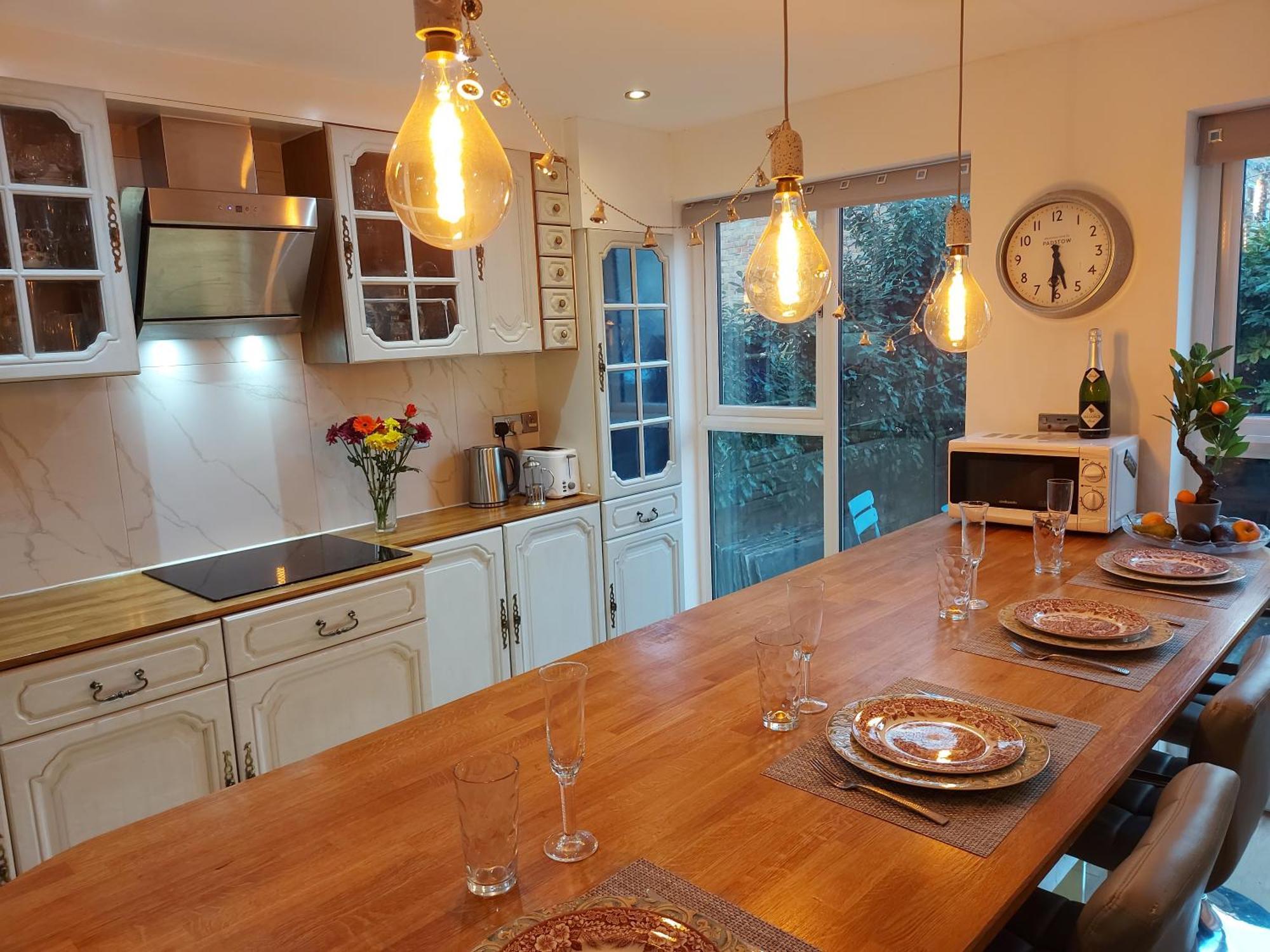 Free Parking - 4 Bed - 3 Bath - Sofa Bed - Digital Lock Entry Vakantiehuis Londen