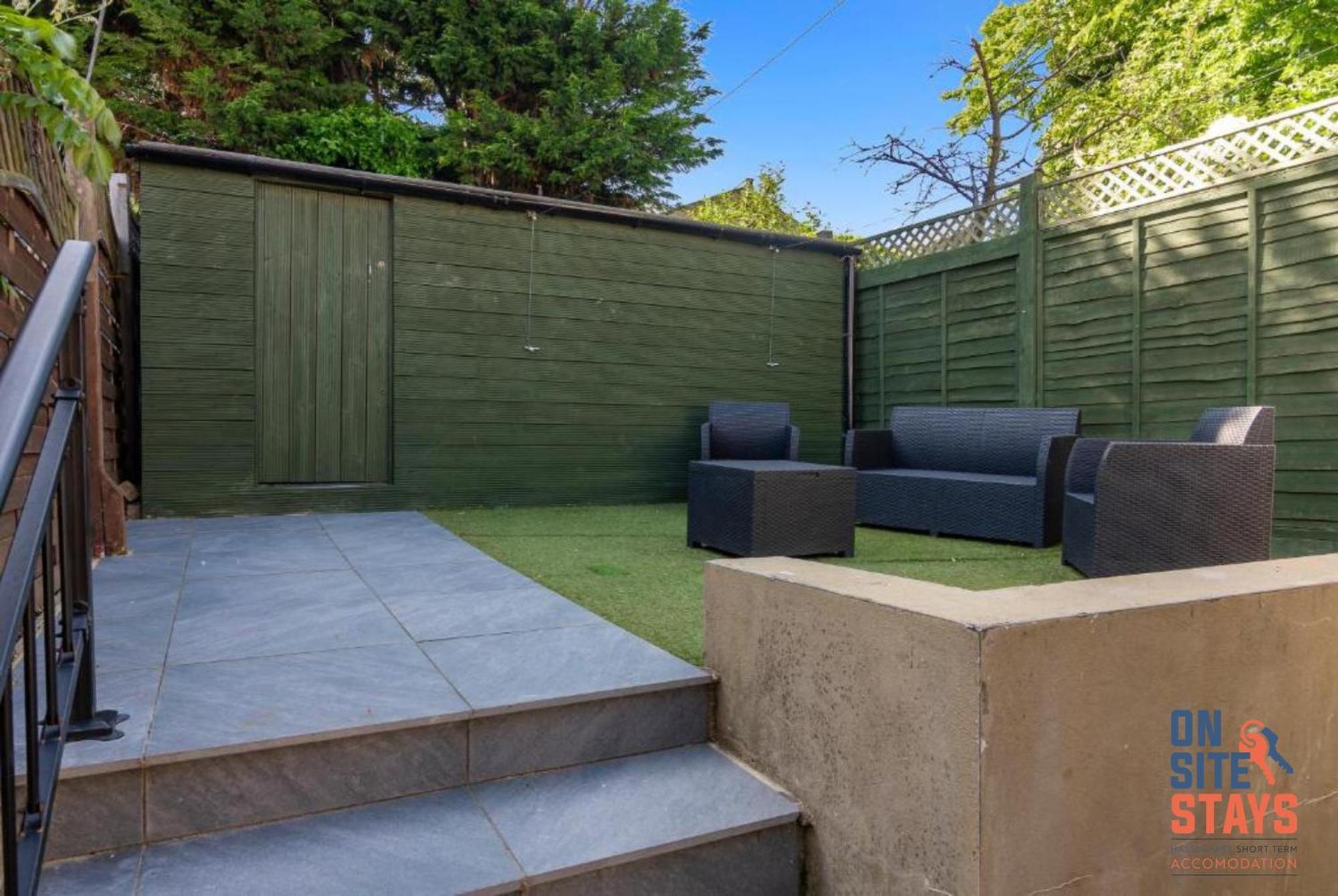 Onsitestays - Tranquil 2 Bedroom With Large Kitchen, Private Garden Near Wimbledon Station * London