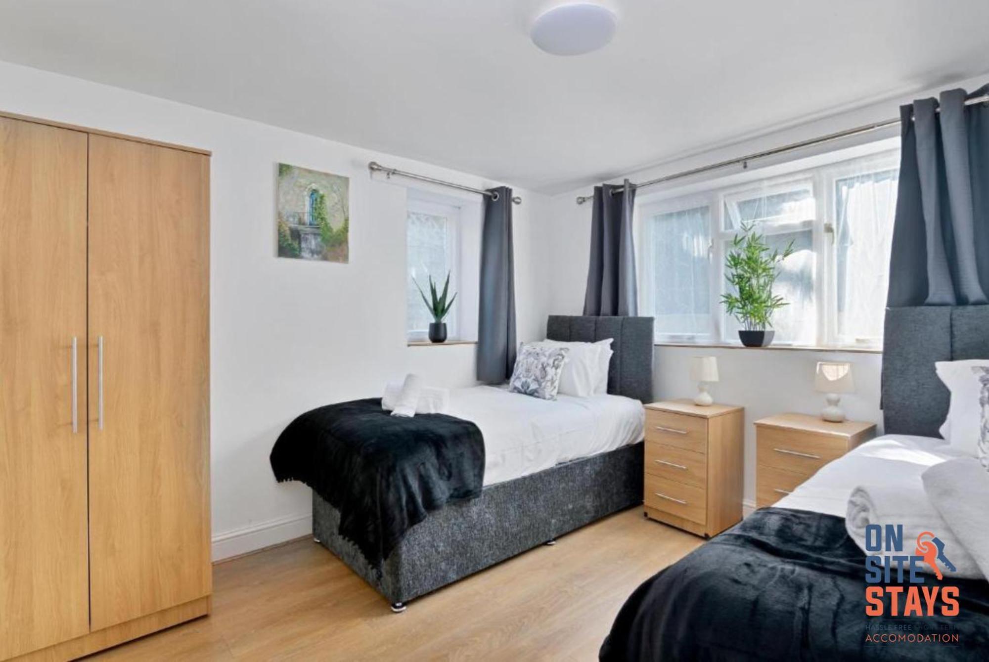 Onsitestays - Tranquil 2 Bedroom With Large Kitchen, Private Garden Near Wimbledon Station London