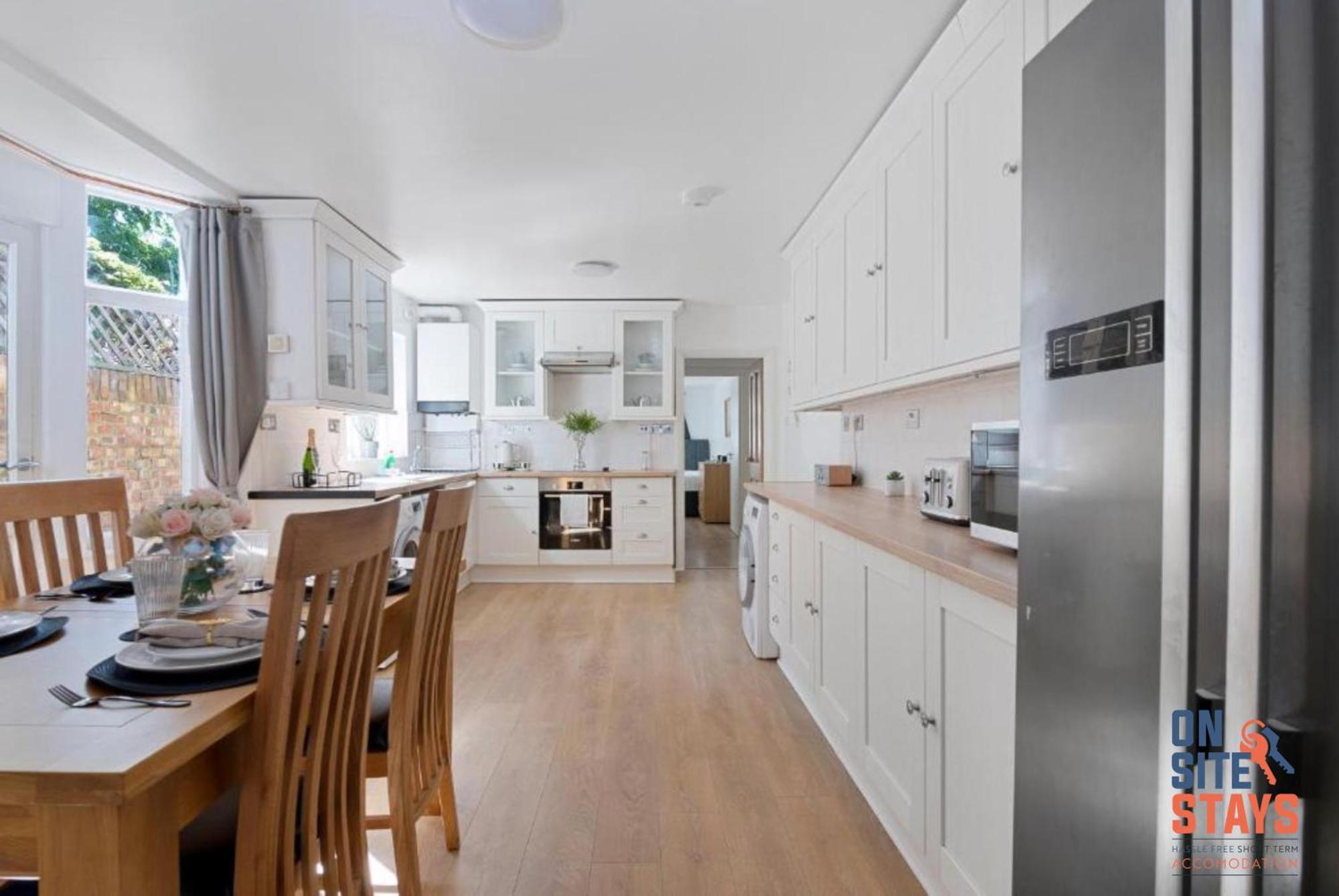 Apartment Onsitestays - Tranquil 2 Bedroom With Large Kitchen, Private Garden Near Wimbledon Station