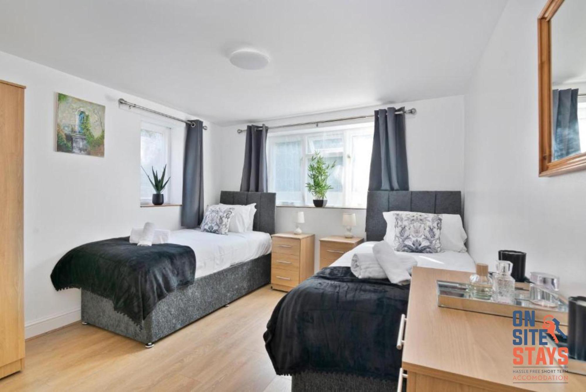 Apartment Onsitestays - Tranquil 2 Bedroom With Large Kitchen, Private Garden Near Wimbledon Station London