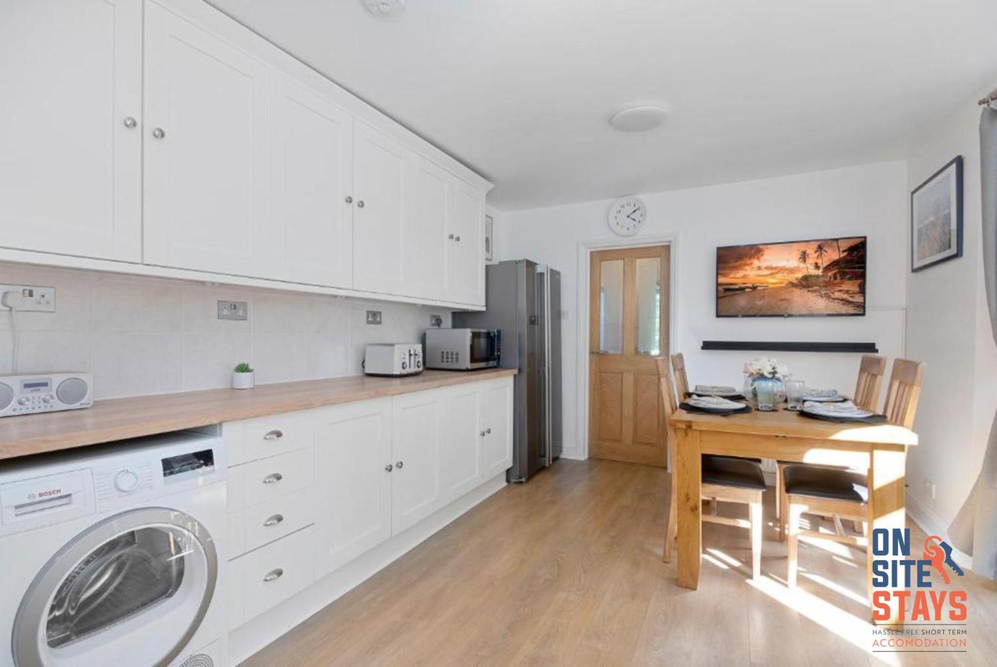 Onsitestays - Tranquil 2 Bedroom With Large Kitchen, Private Garden Near Wimbledon Station Apartment *
