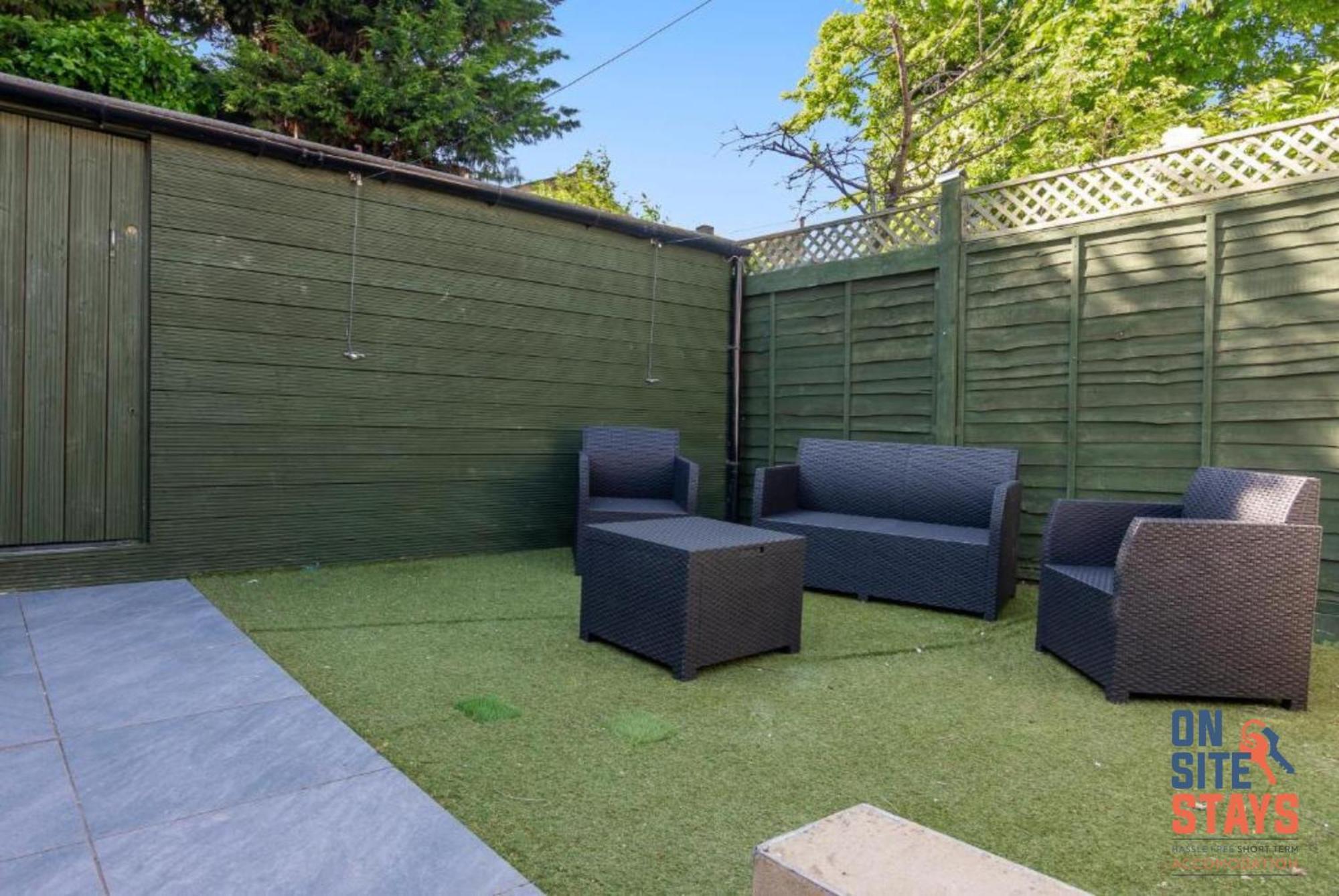 Onsitestays - Tranquil 2 Bedroom With Large Kitchen, Private Garden Near Wimbledon Station * London