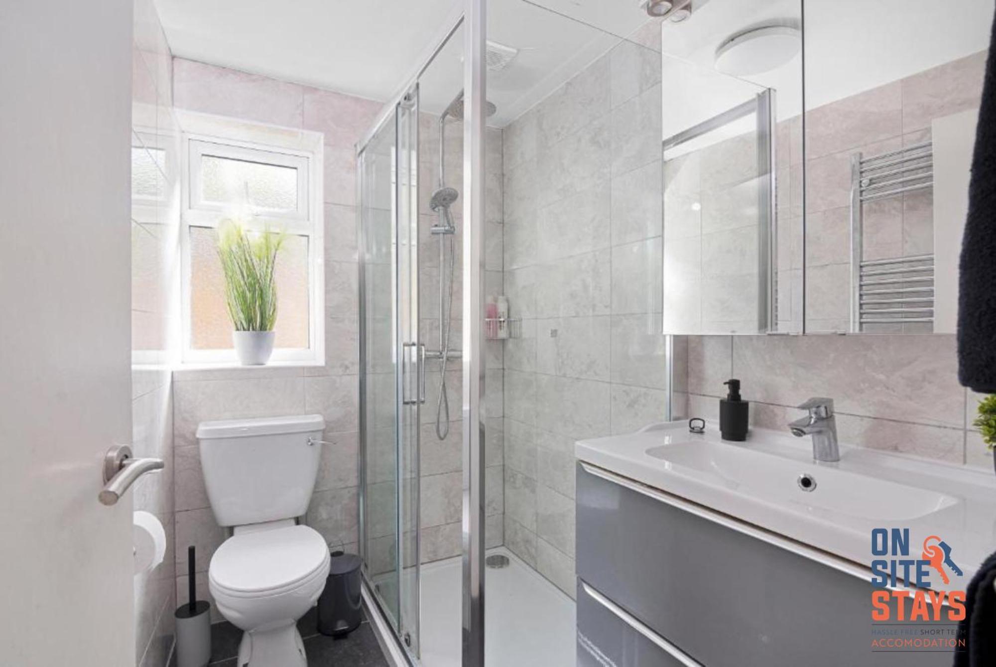 Apartment Onsitestays - Tranquil 2 Bedroom With Large Kitchen, Private Garden Near Wimbledon Station