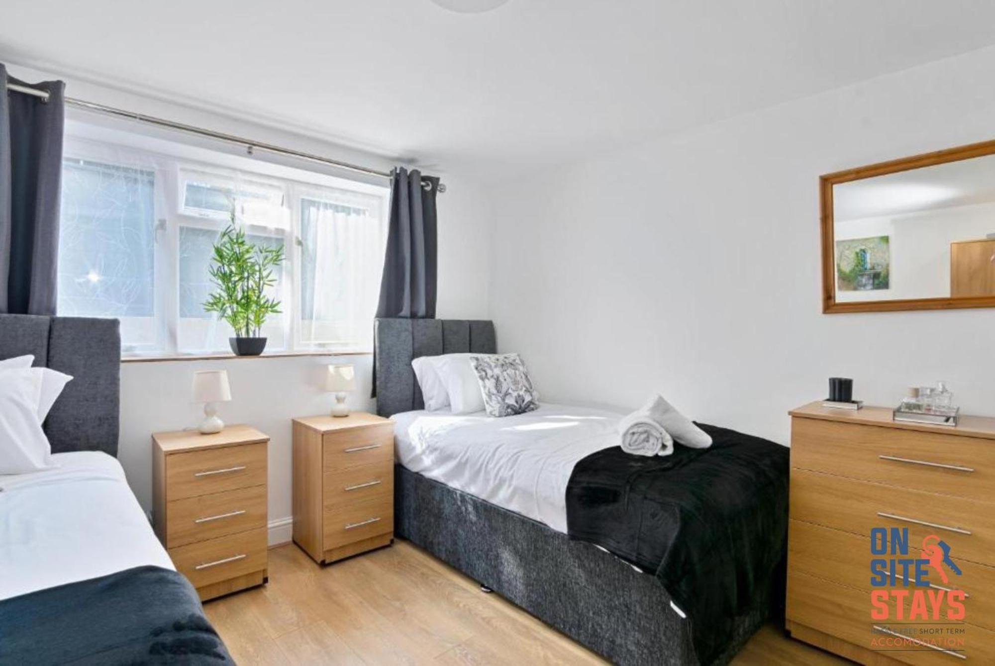 Onsitestays - Tranquil 2 Bedroom With Large Kitchen, Private Garden Near Wimbledon Station Apartment London
