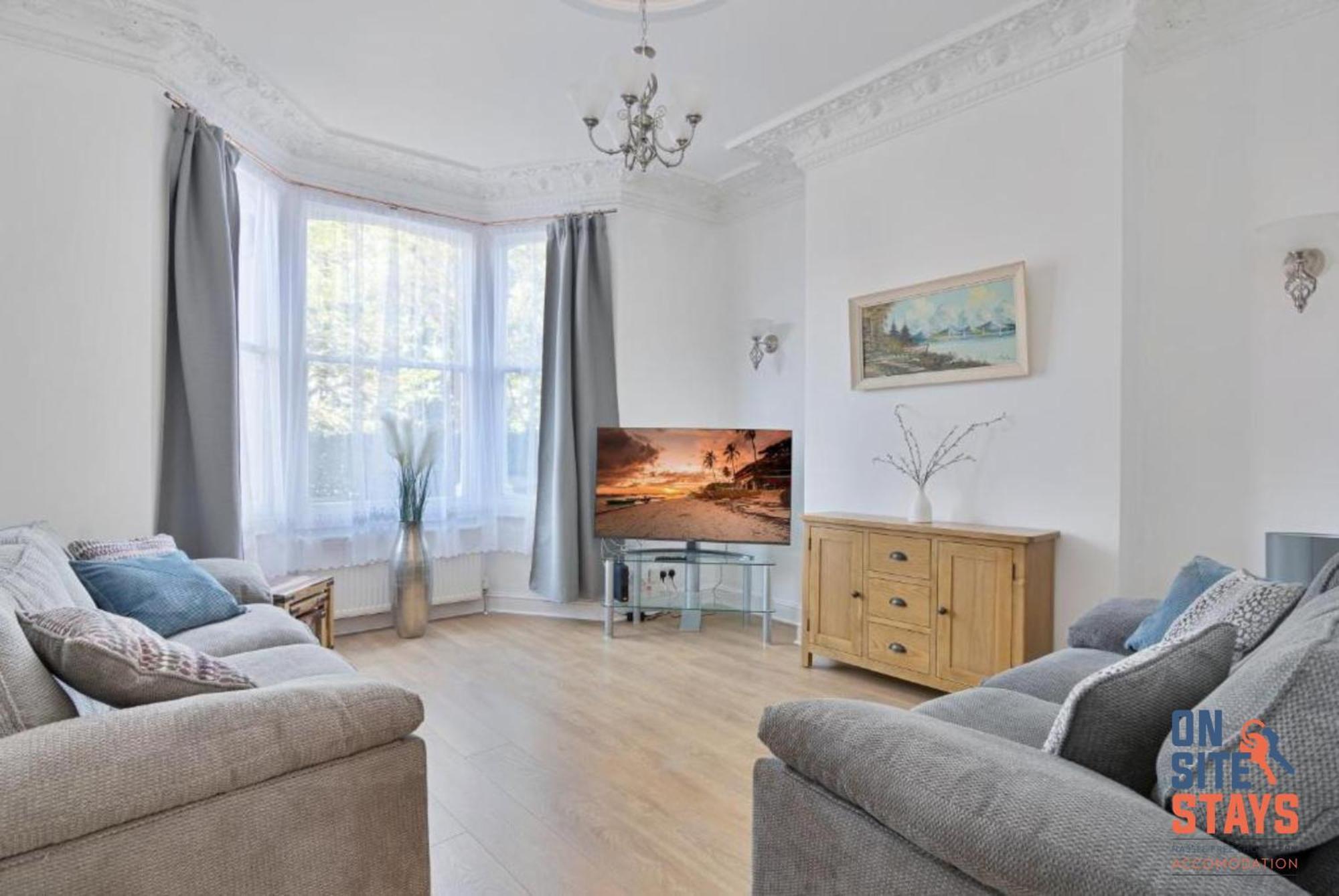 Apartment Onsitestays - Tranquil 2 Bedroom With Large Kitchen, Private Garden Near Wimbledon Station London