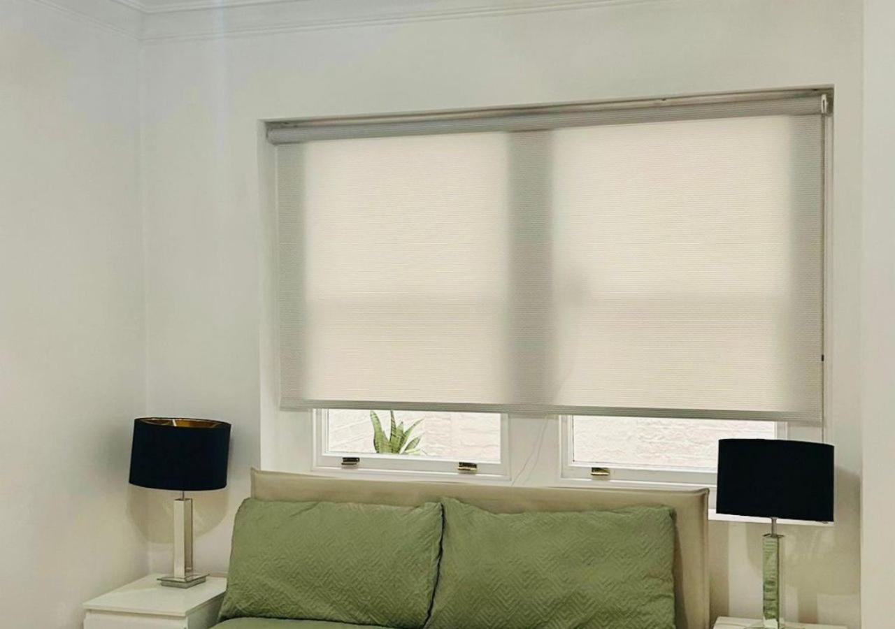 2 Bedroom Flat In Diplomatic Enclave In Kensington * Londen