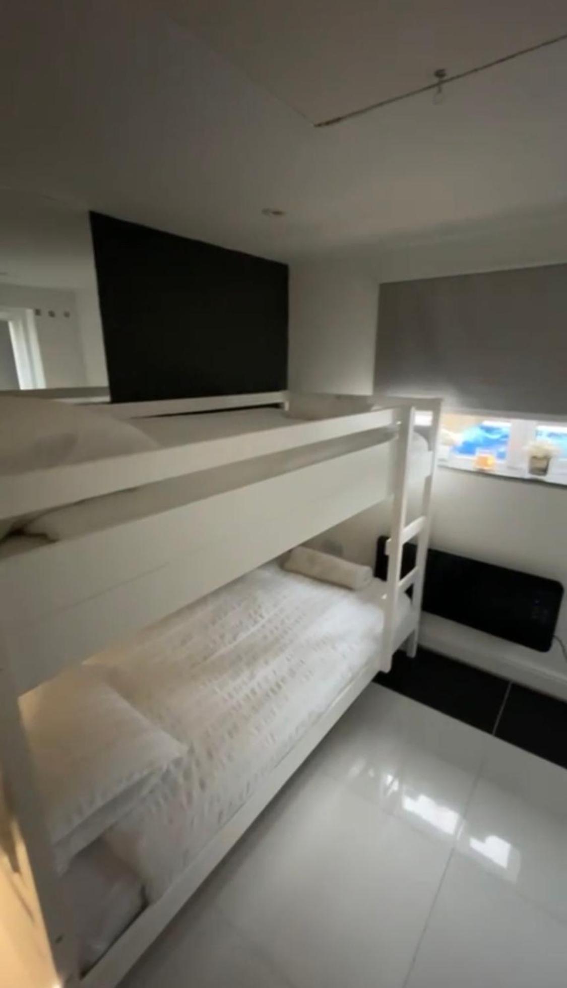 Wandsworth, South Deluxe King 5 *