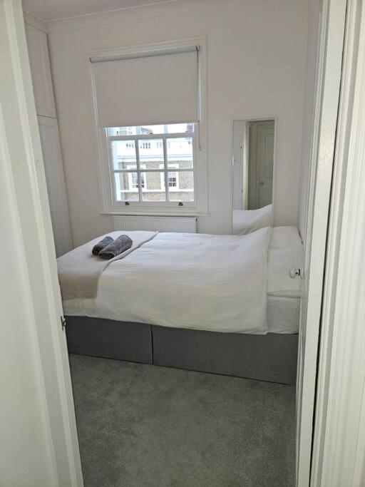 Beautiful Two Bedroom Maisonette In The Heart Of Chelsea Apartment London
