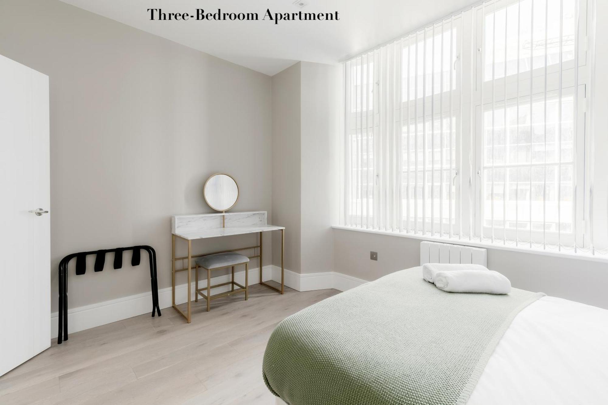 Superb Opposite Edgware Road Station *