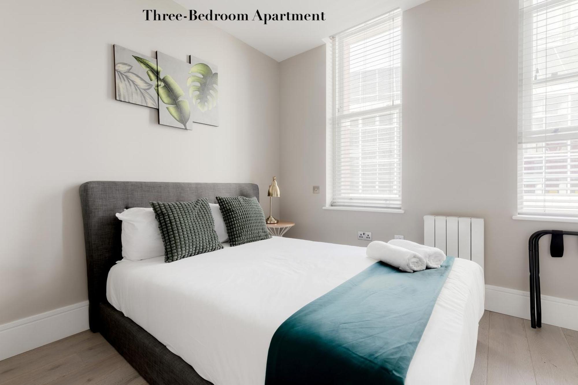 Superb Opposite Edgware Road Station Apartment London