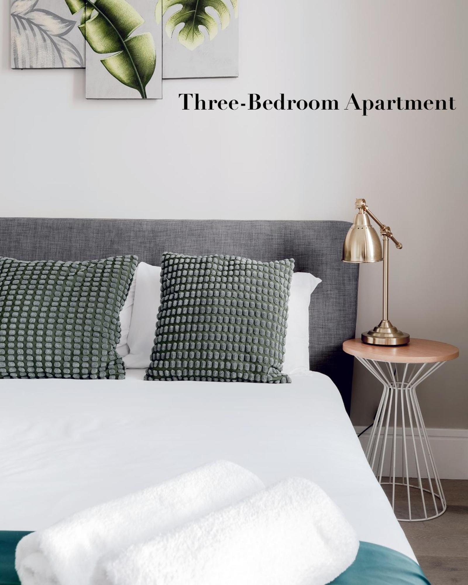 Superb Opposite Edgware Road Station *